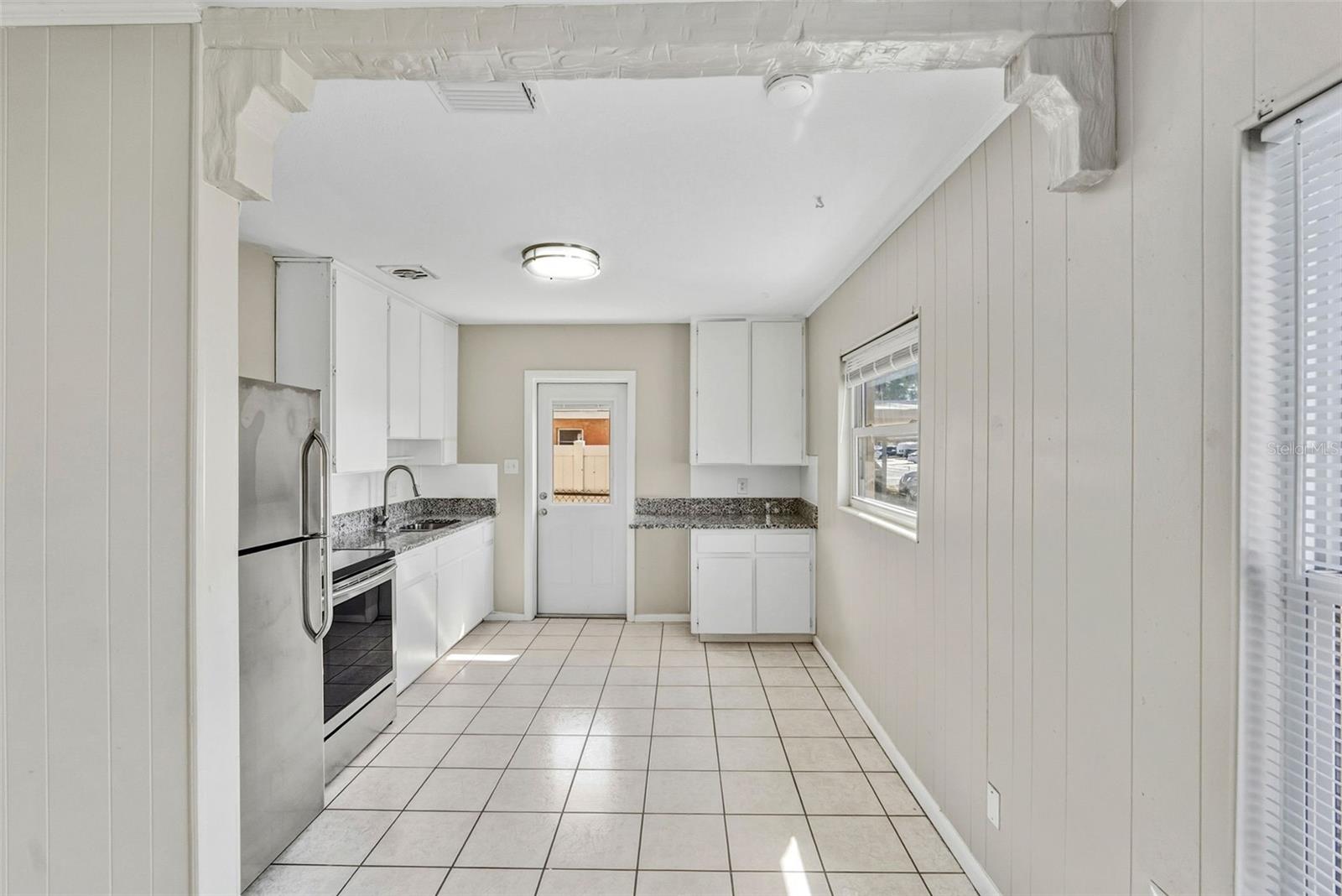 Image 9 of 29 For 6403 N Clark