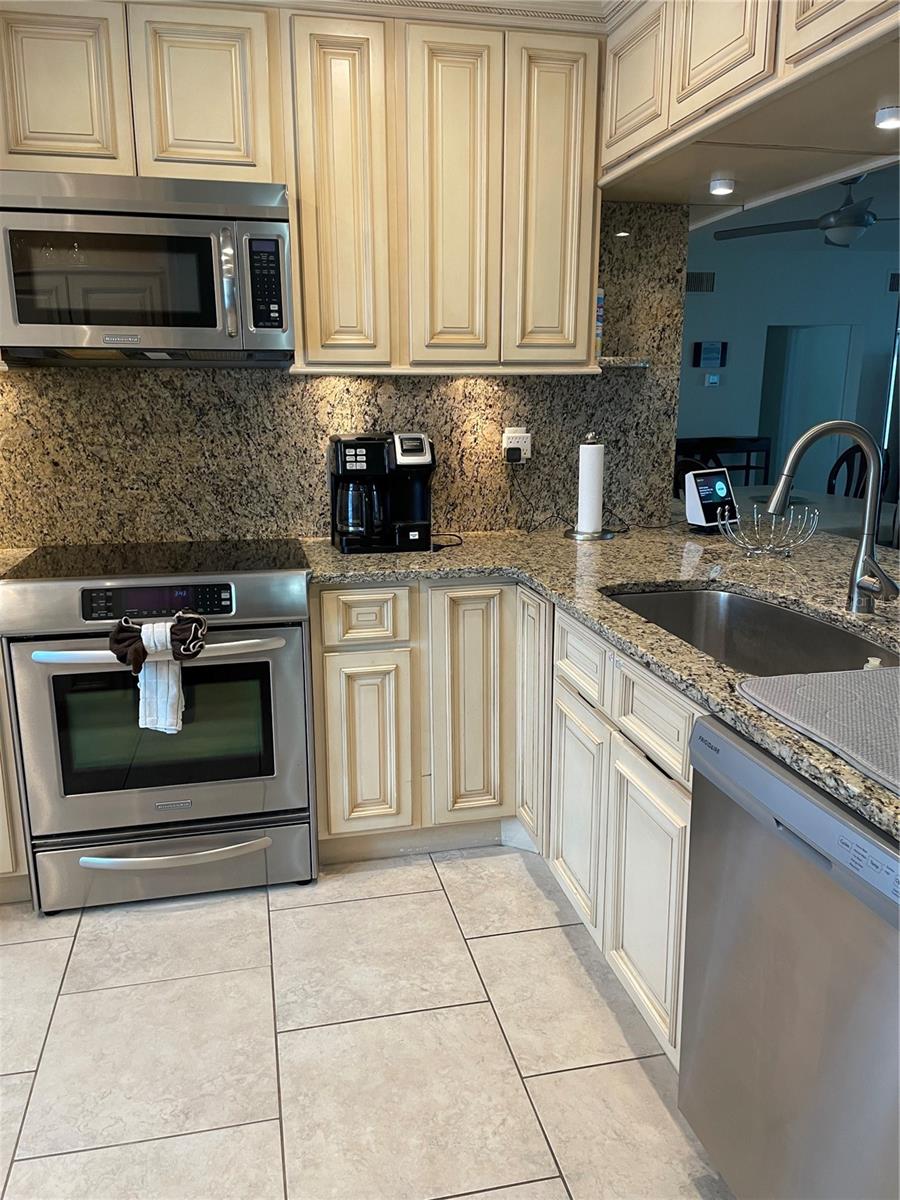 Image 10 of 59 For 6260 Sun Boulevard 1