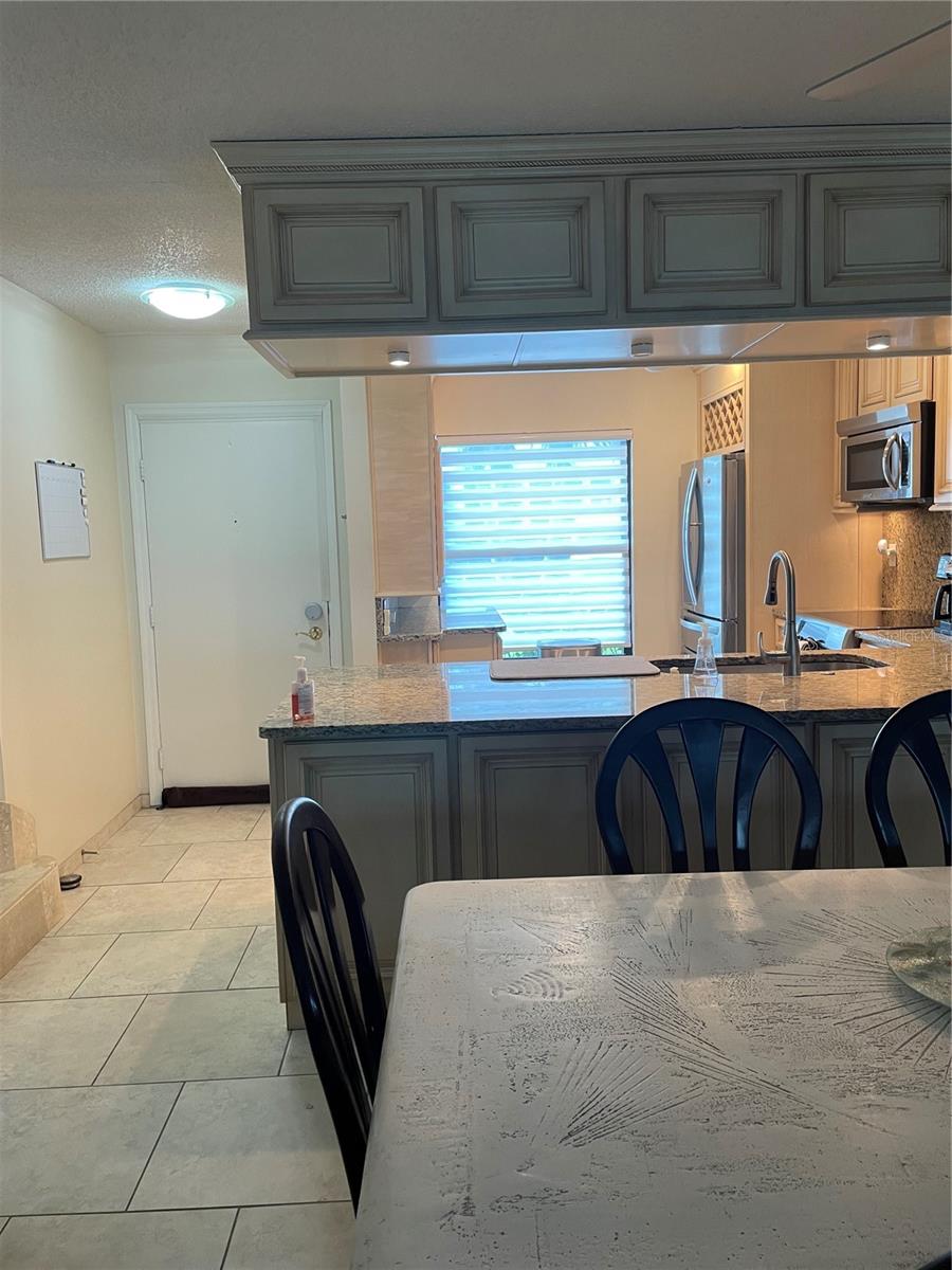 Image 15 of 59 For 6260 Sun Boulevard 1