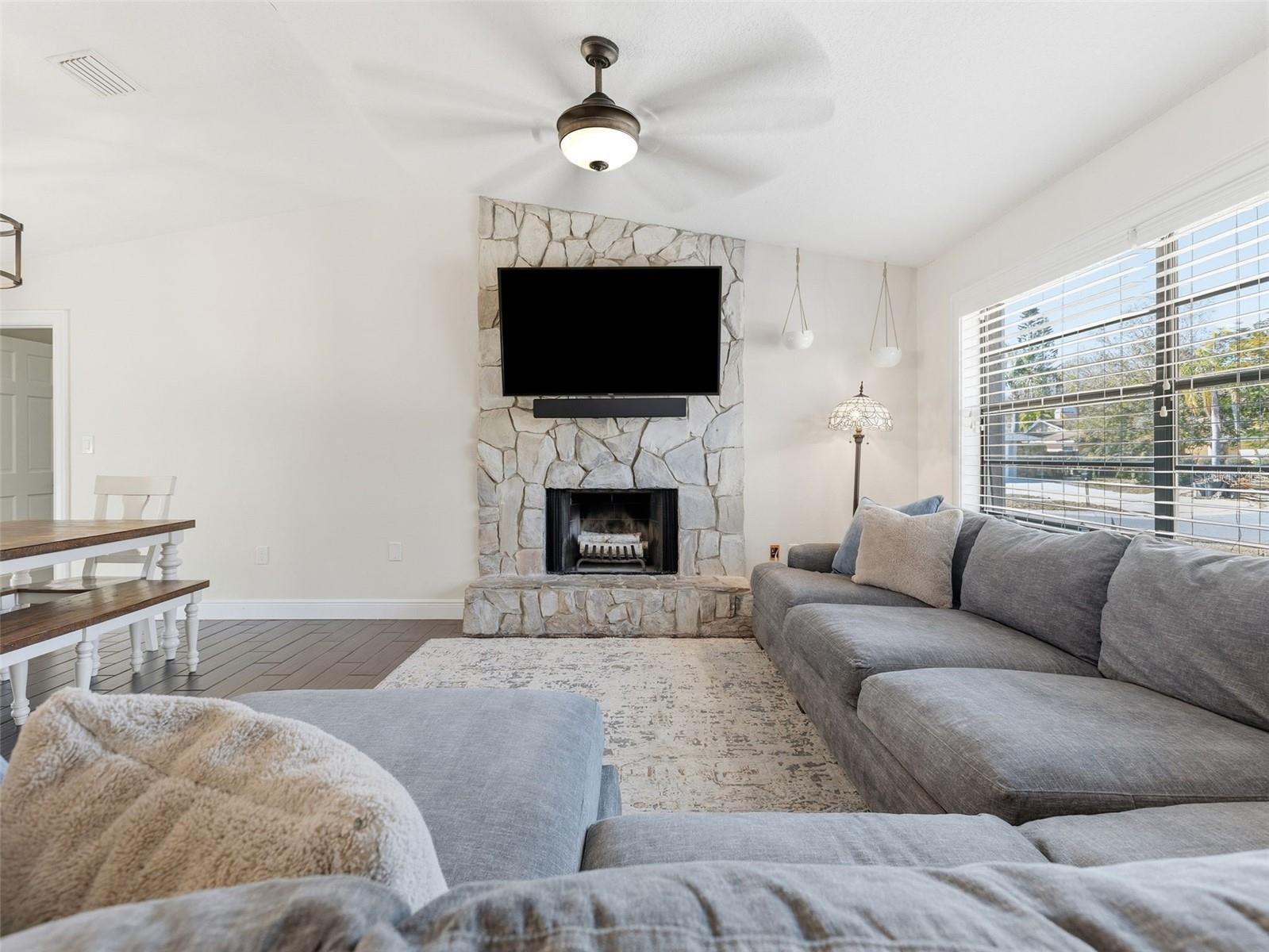 Image 12 of 53 For 9429 Laura Anne Drive