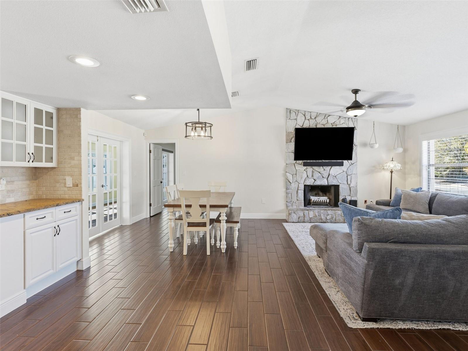 Image 13 of 53 For 9429 Laura Anne Drive