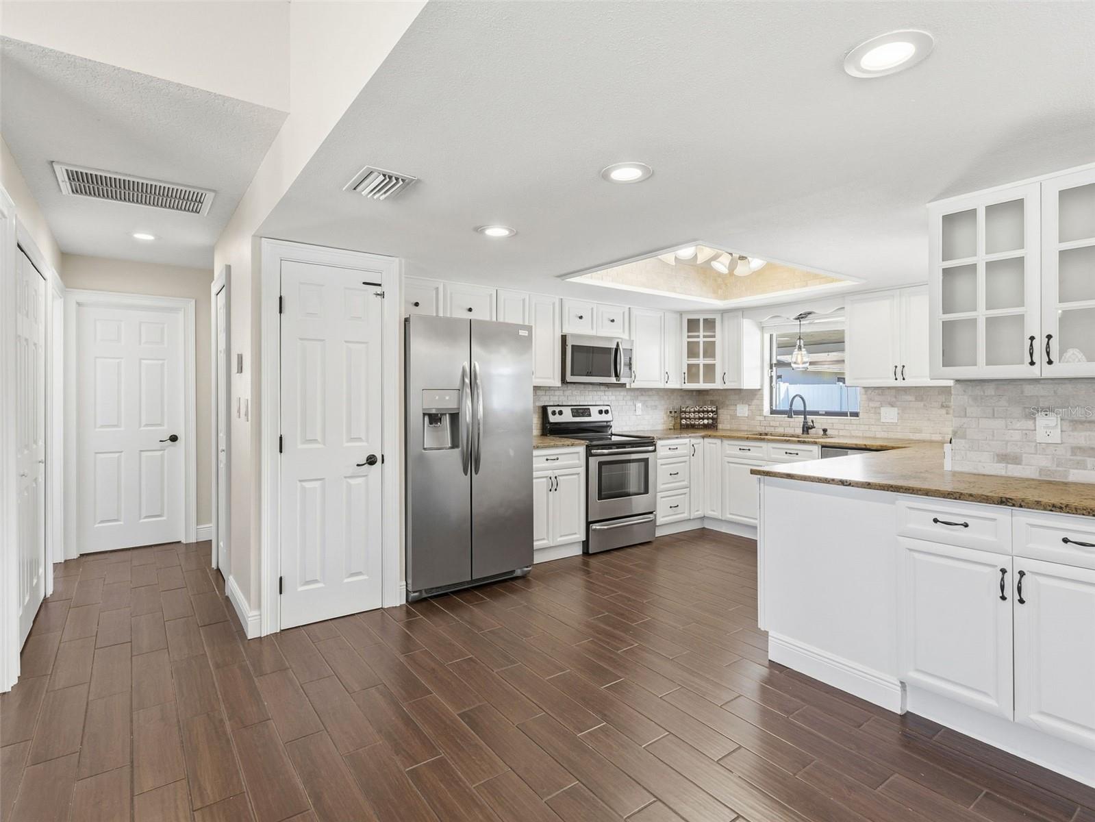 Image 15 of 53 For 9429 Laura Anne Drive