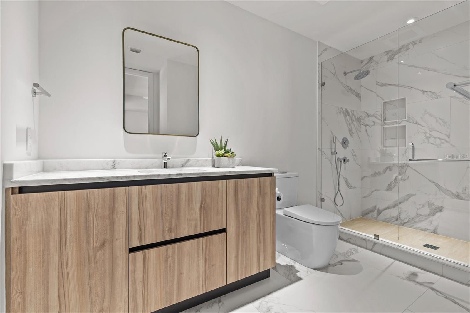 Image 11 of 30 For 1020 Sunset Point Road 310