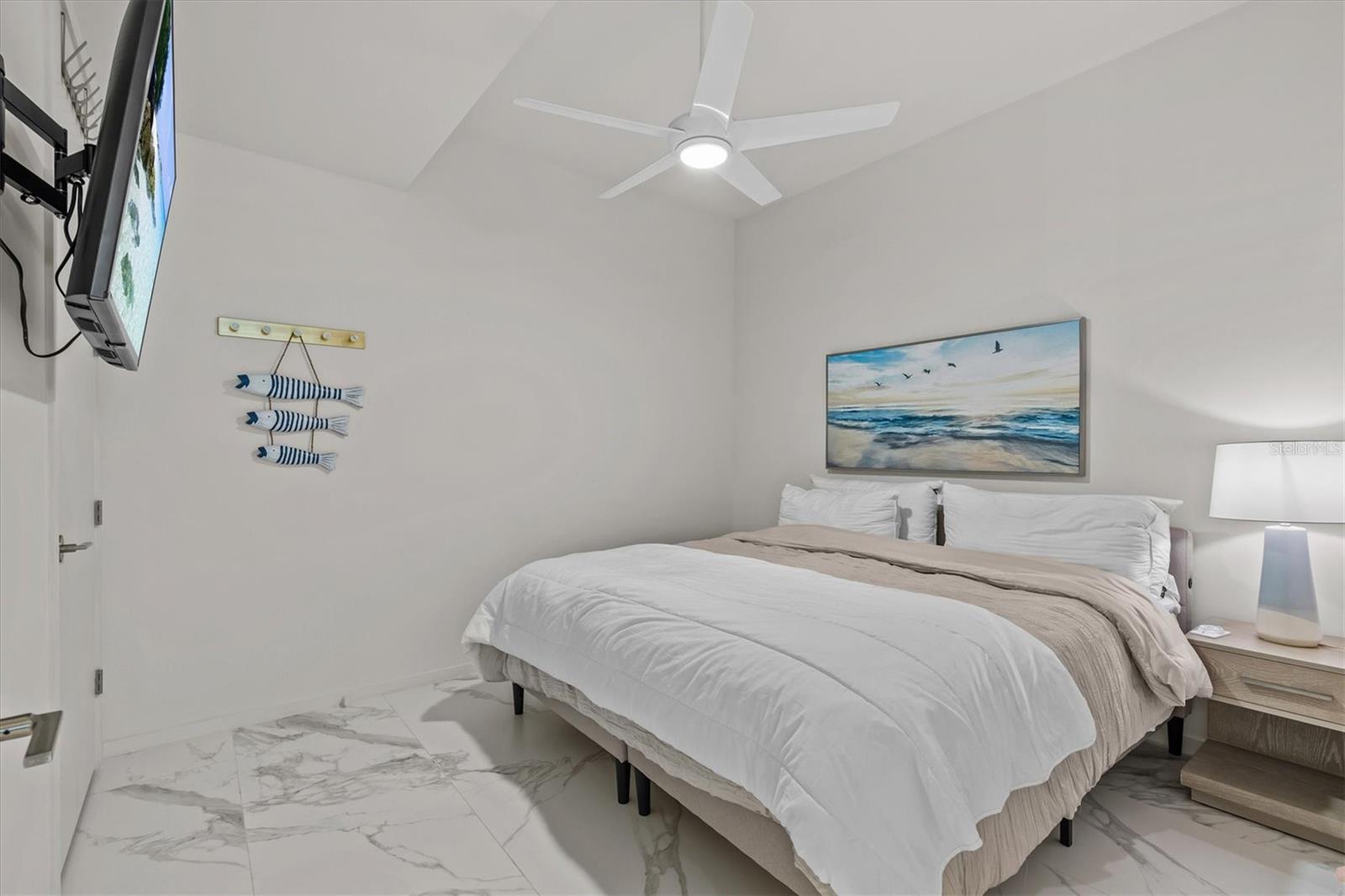 Image 12 of 30 For 1020 Sunset Point Road 310