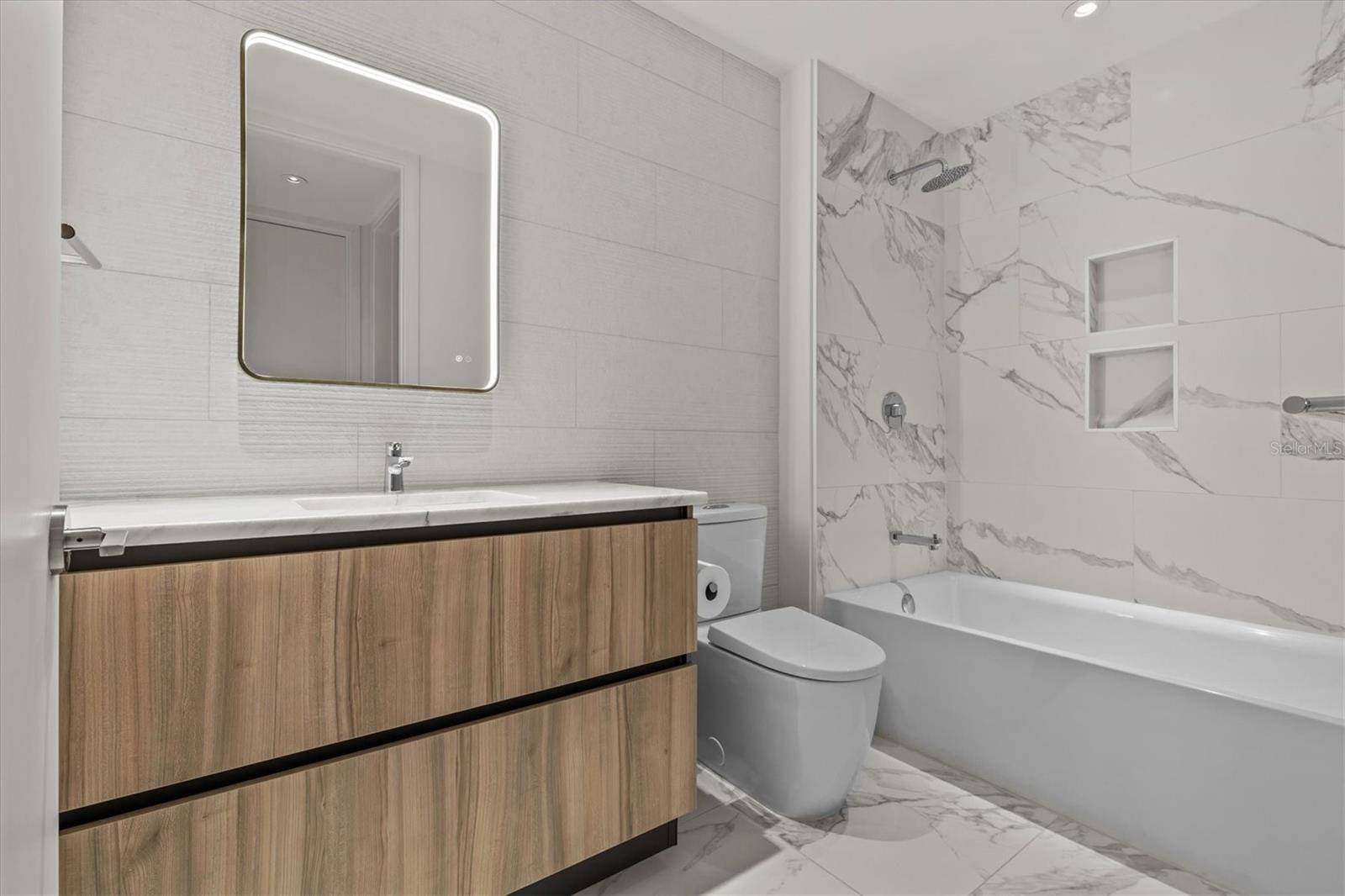 Image 13 of 30 For 1020 Sunset Point Road 310