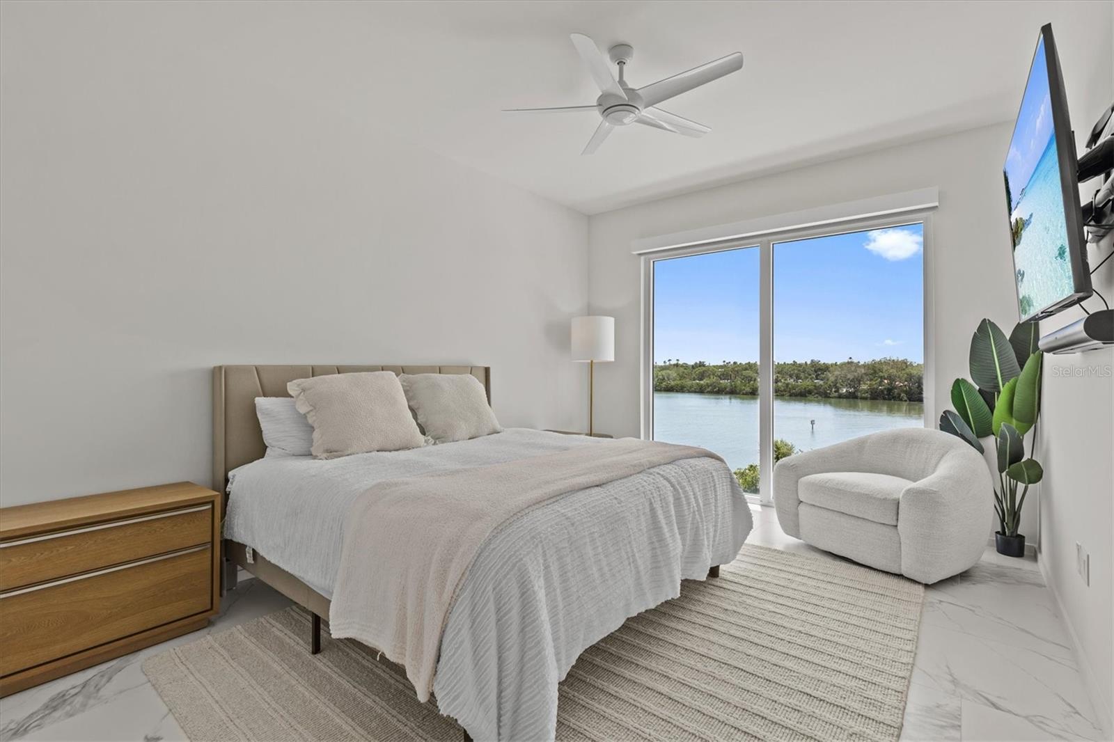 Image 6 of 30 For 1020 Sunset Point Road 310