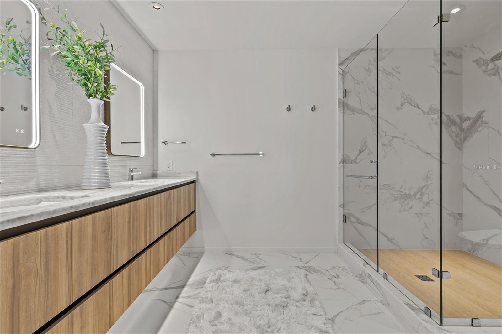 Image 8 of 30 For 1020 Sunset Point Road 310