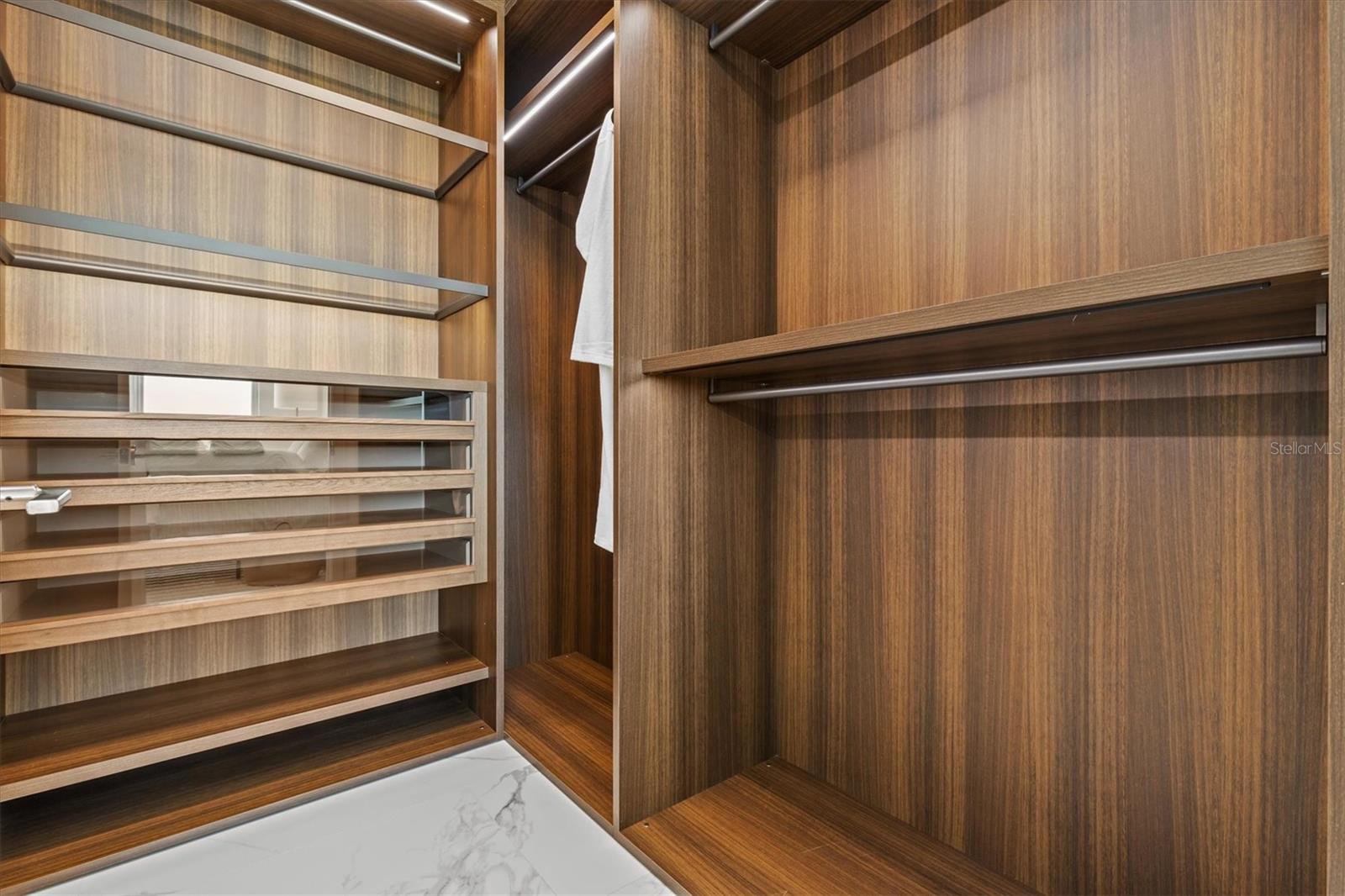 Image 9 of 30 For 1020 Sunset Point Road 310