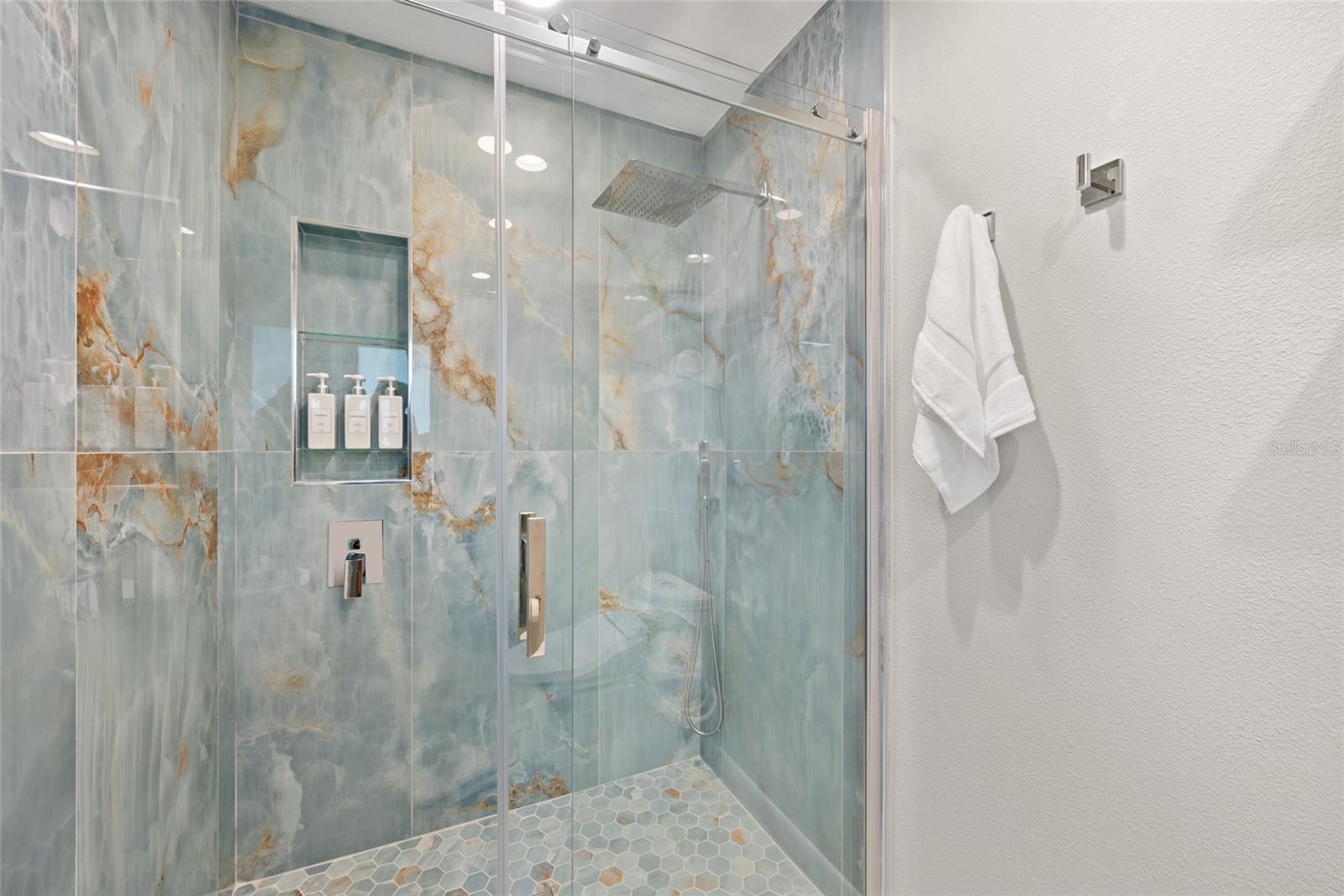 Image 20 of 49 For 3519 Links Court