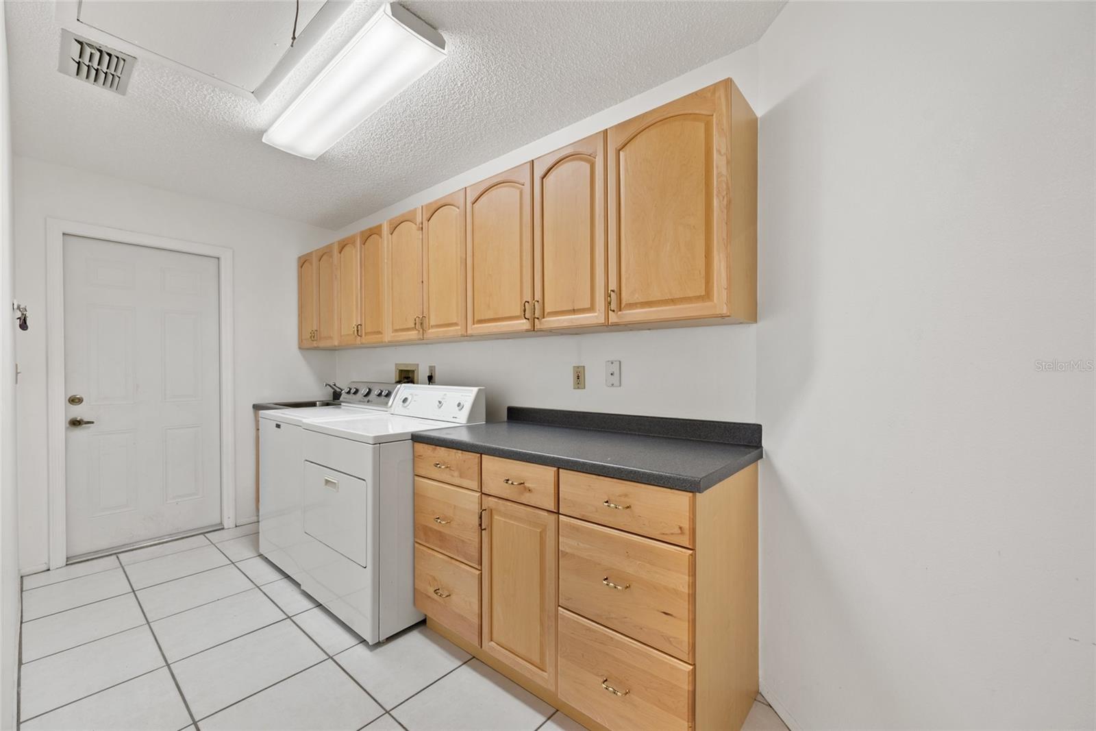 Image 23 of 49 For 3519 Links Court