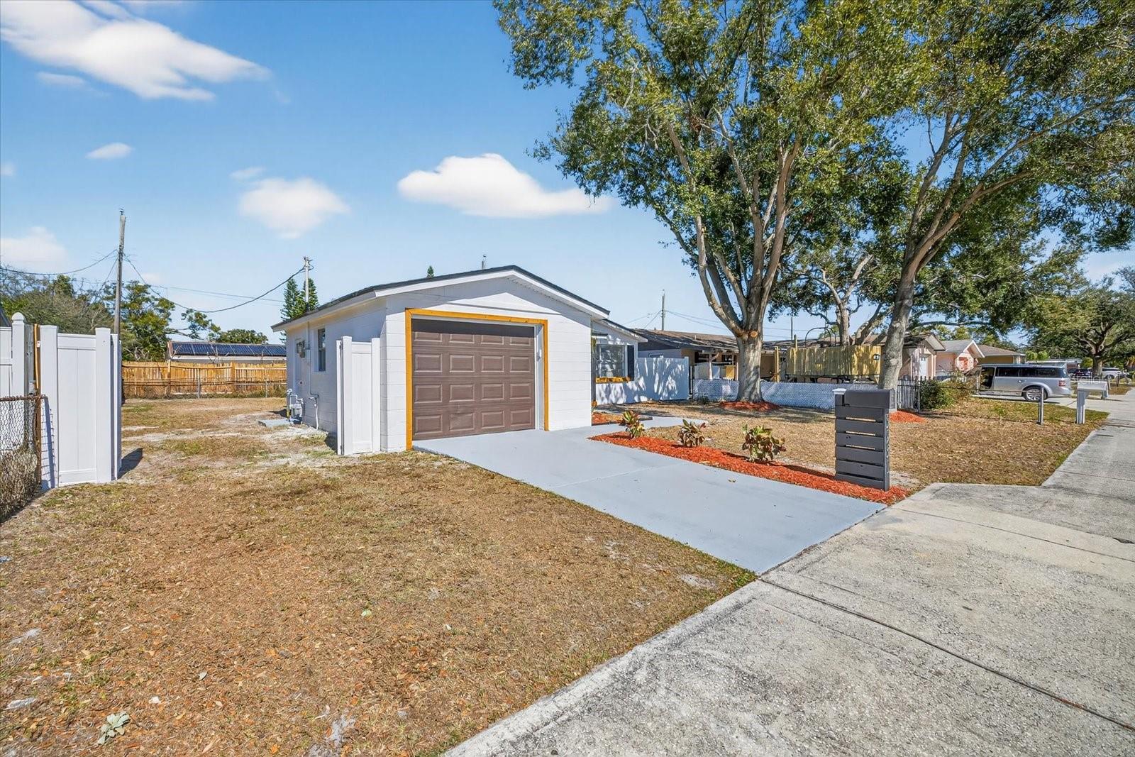 Image 4 of 26 For 5931 82nd Avenue N