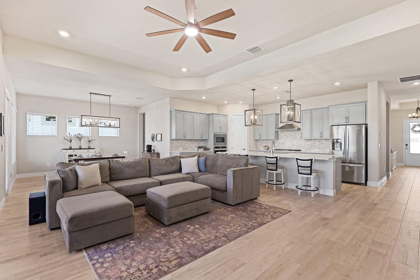 Listing photo id 11 for 5937 Golden Nettle Drive