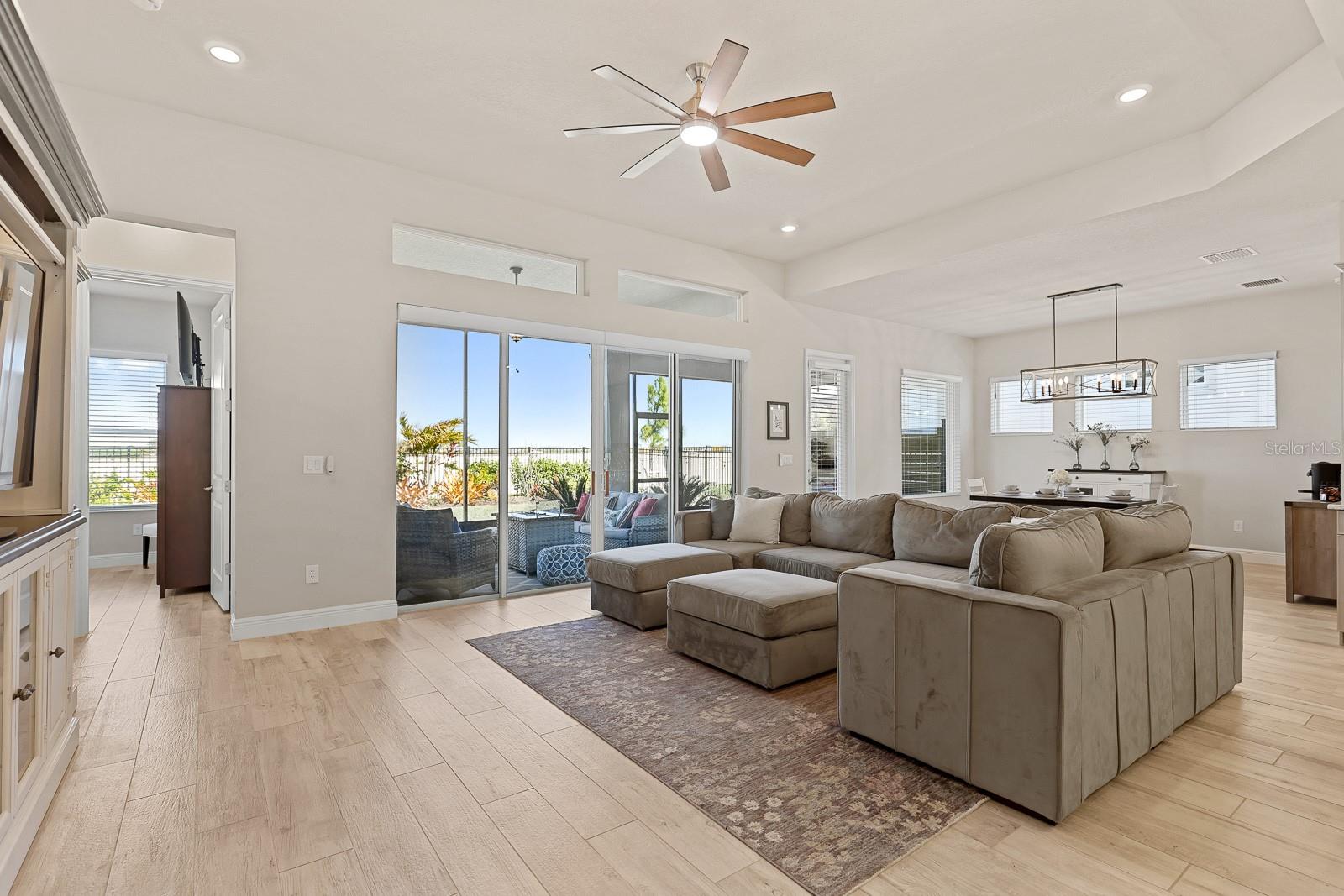 Listing photo id 12 for 5937 Golden Nettle Drive