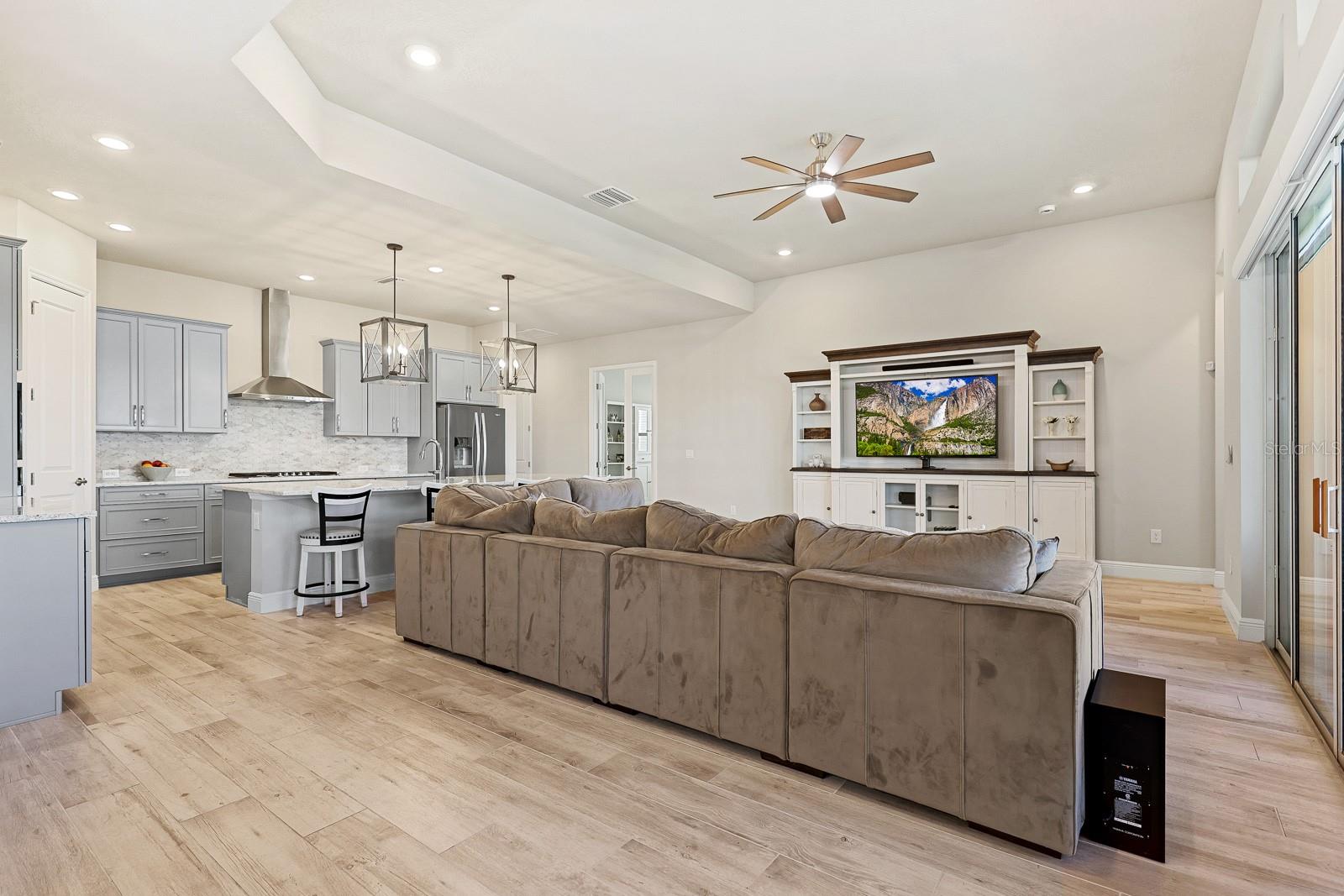 Listing photo id 13 for 5937 Golden Nettle Drive