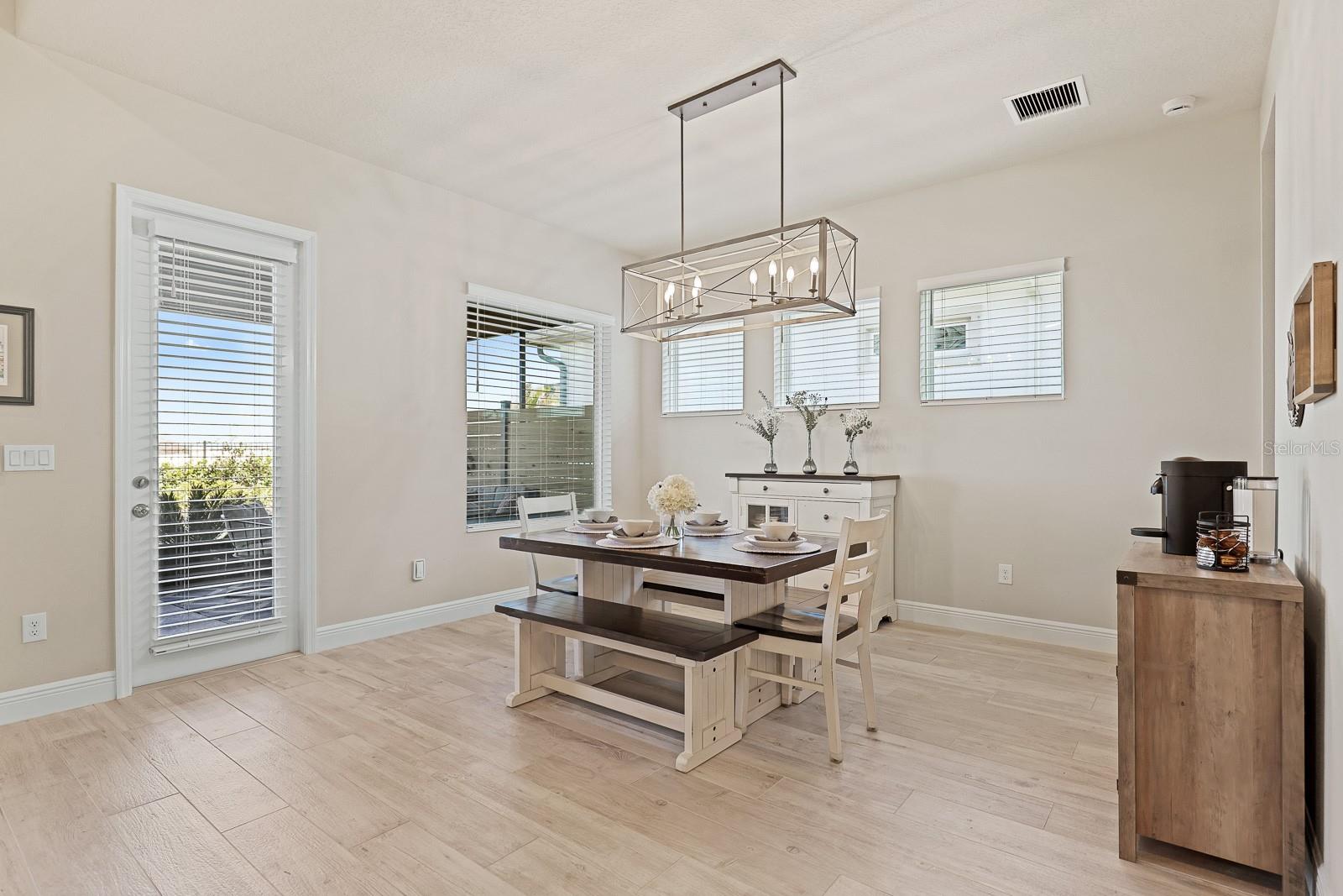 Listing photo id 14 for 5937 Golden Nettle Drive