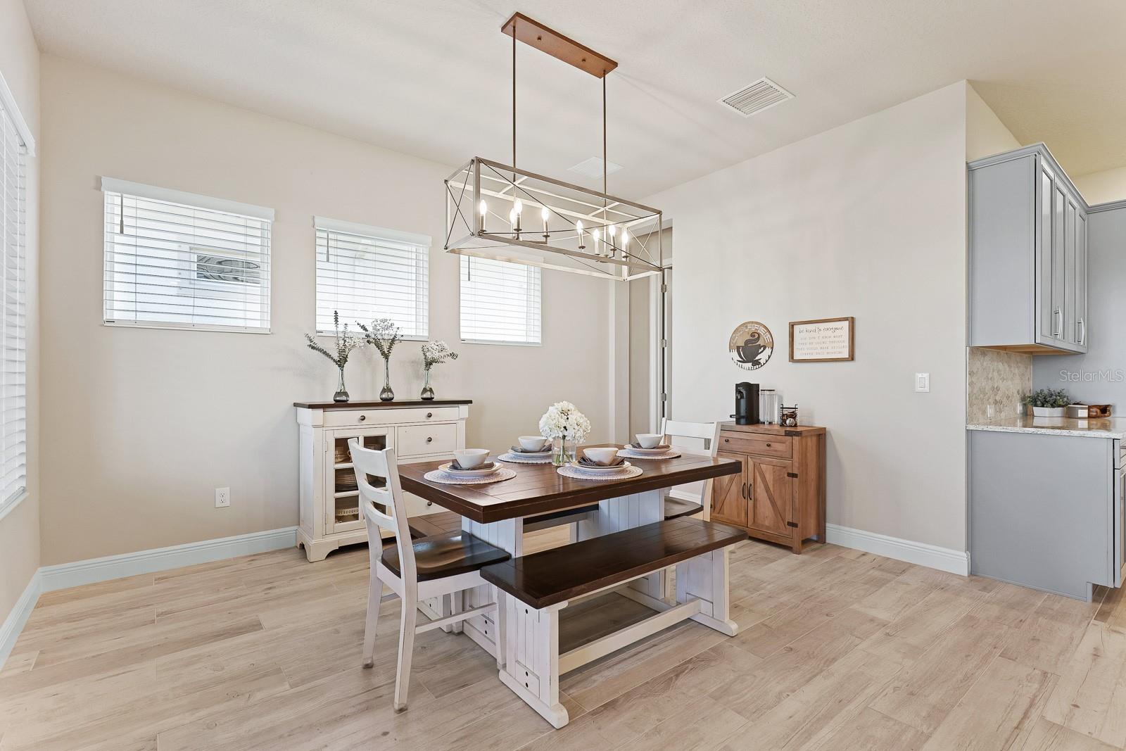 Listing photo id 15 for 5937 Golden Nettle Drive