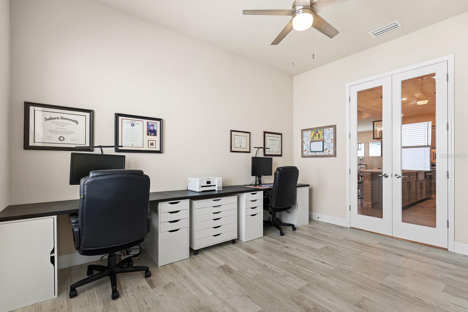 Listing photo id 17 for 5937 Golden Nettle Drive