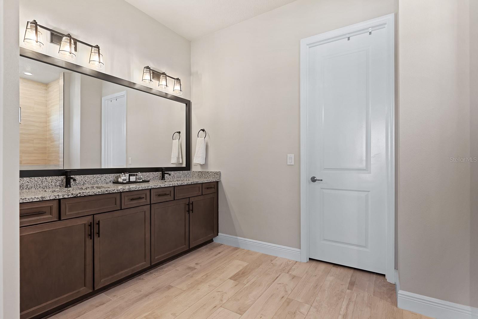 Listing photo id 21 for 5937 Golden Nettle Drive