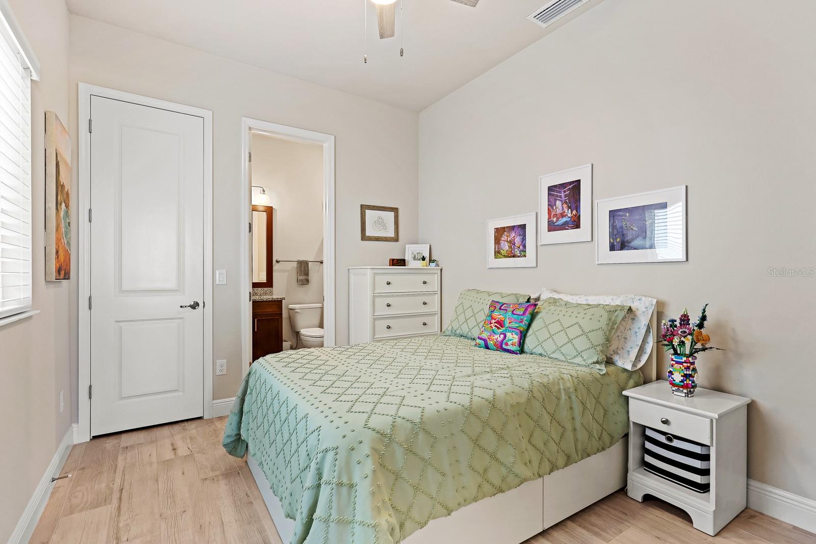 Listing photo id 24 for 5937 Golden Nettle Drive