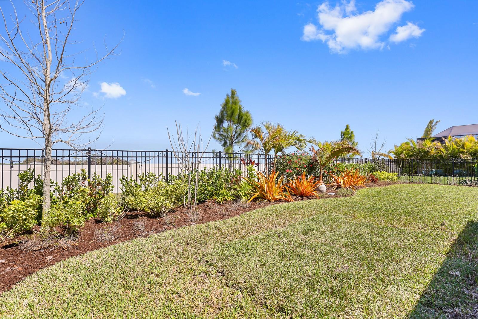 Listing photo id 40 for 5937 Golden Nettle Drive