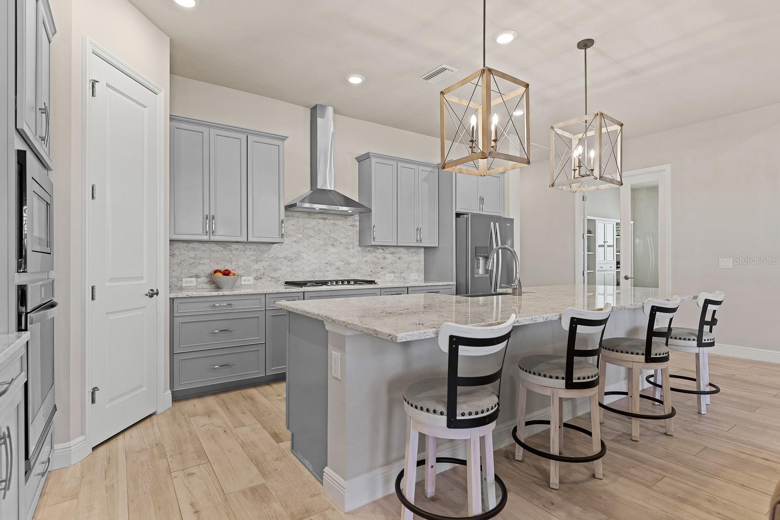 Listing photo id 6 for 5937 Golden Nettle Drive