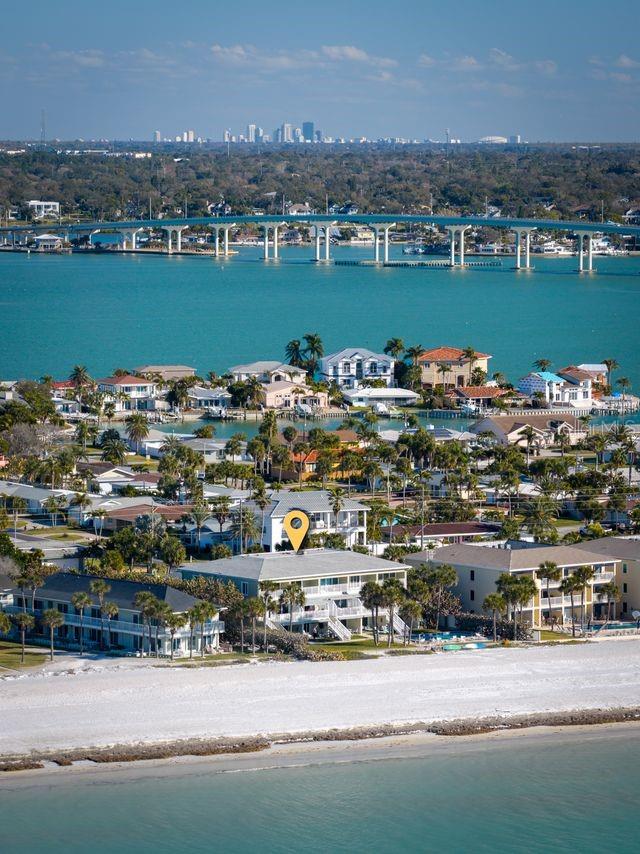 Listing photo id 9 for 2300 Gulf Boulevard D1