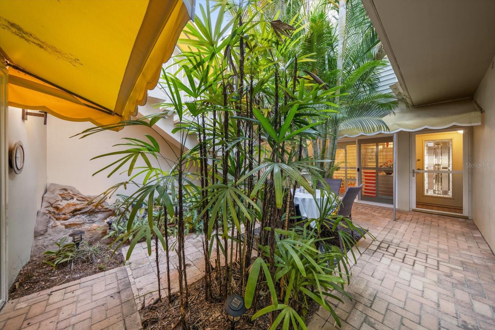 Listing photo id 13 for 2300 Gulf Boulevard D1