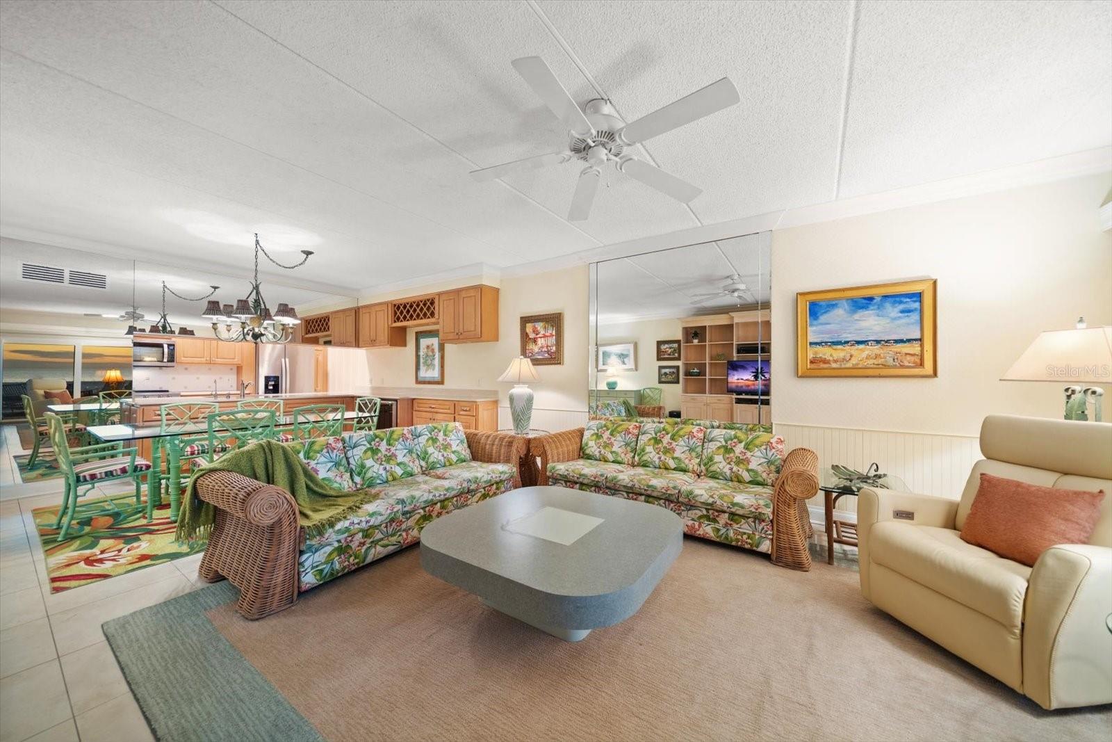 Listing photo id 19 for 2300 Gulf Boulevard D1