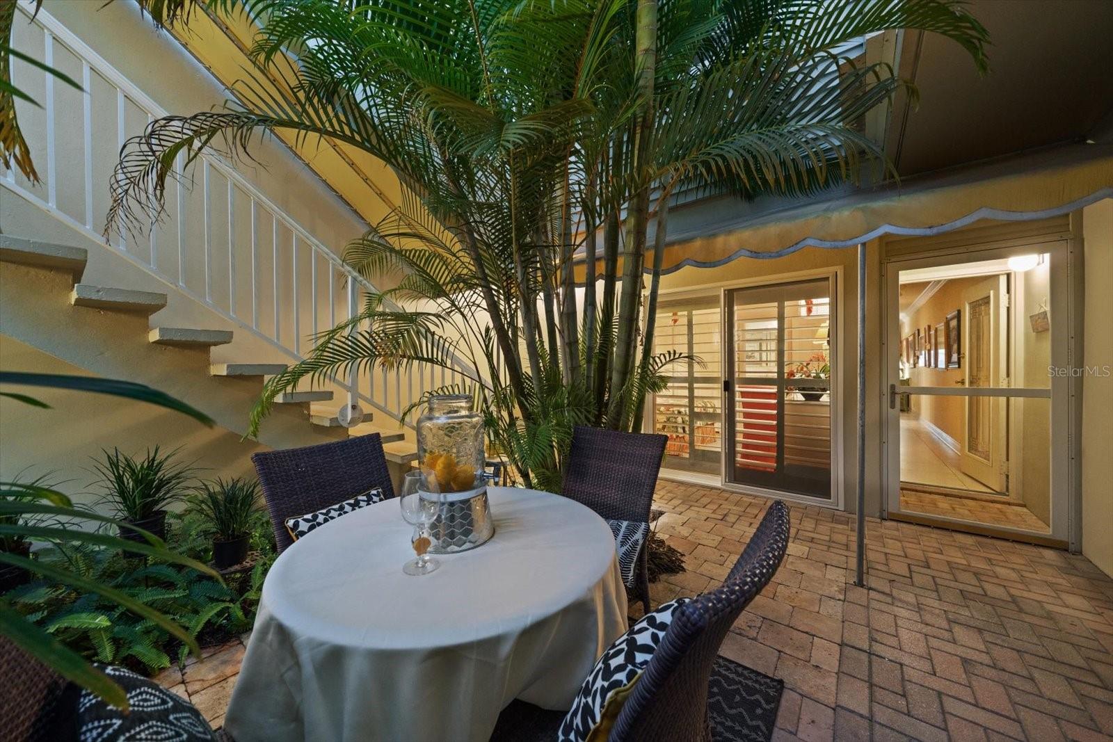 Listing photo id 1 for 2300 Gulf Boulevard D1