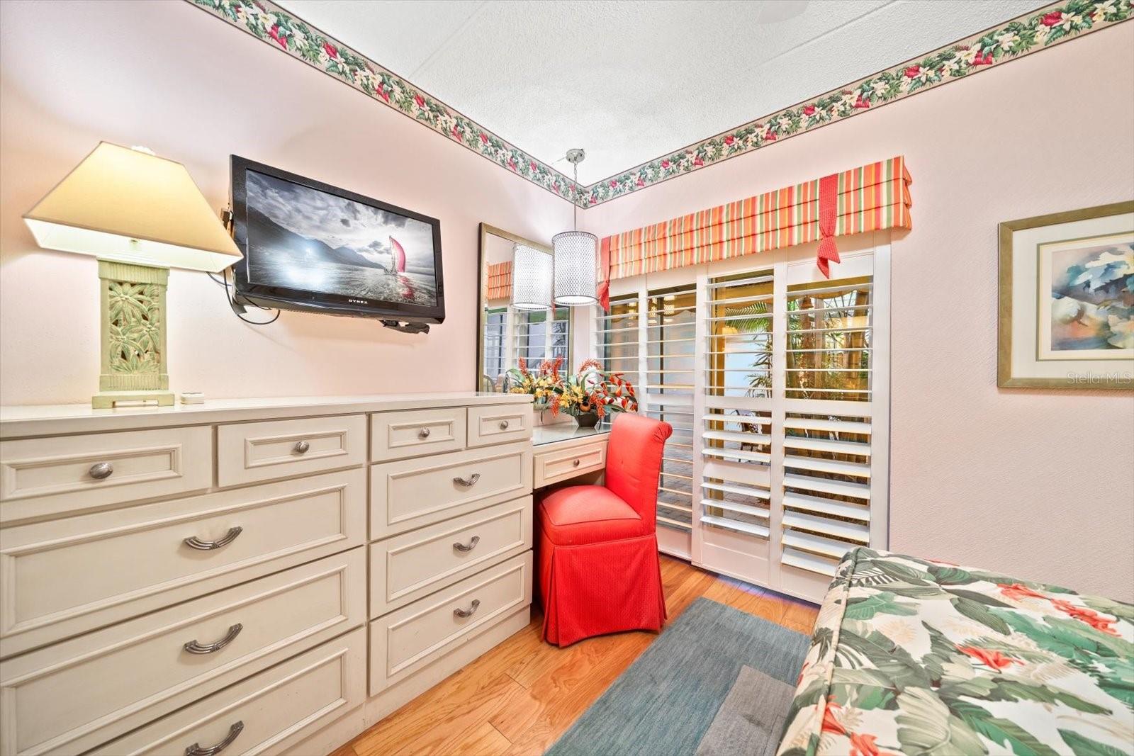 Listing photo id 31 for 2300 Gulf Boulevard D1