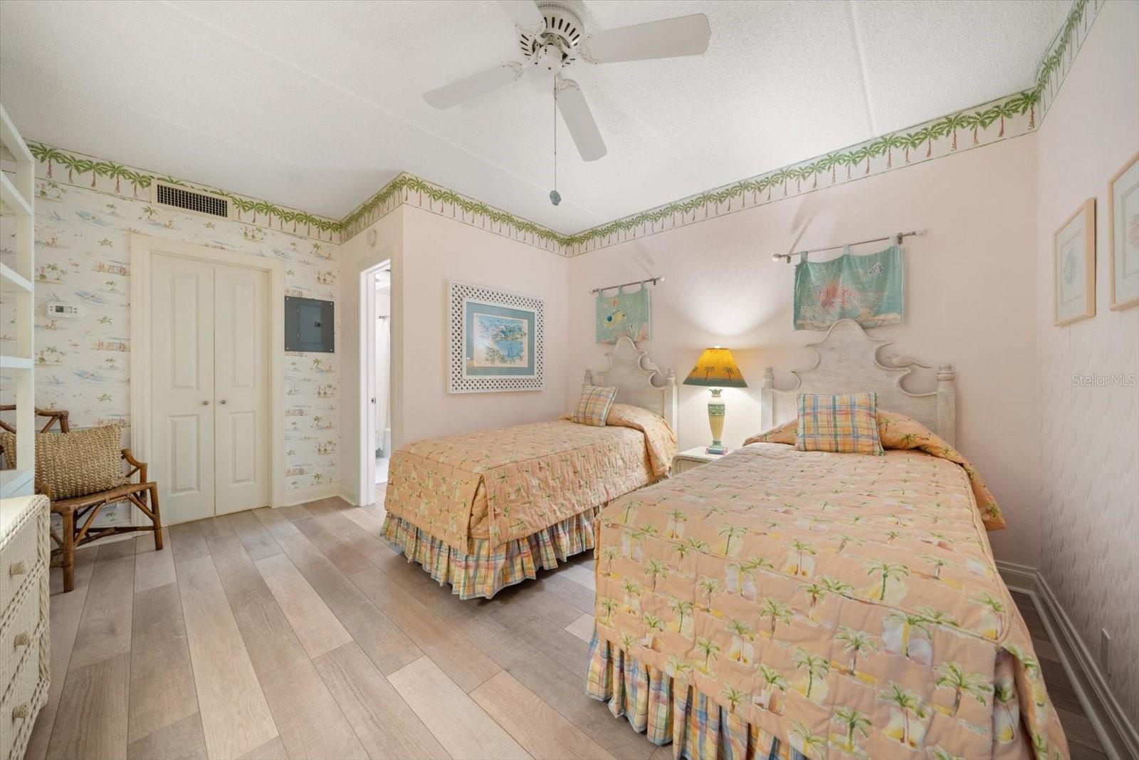 Listing photo id 38 for 2300 Gulf Boulevard D1