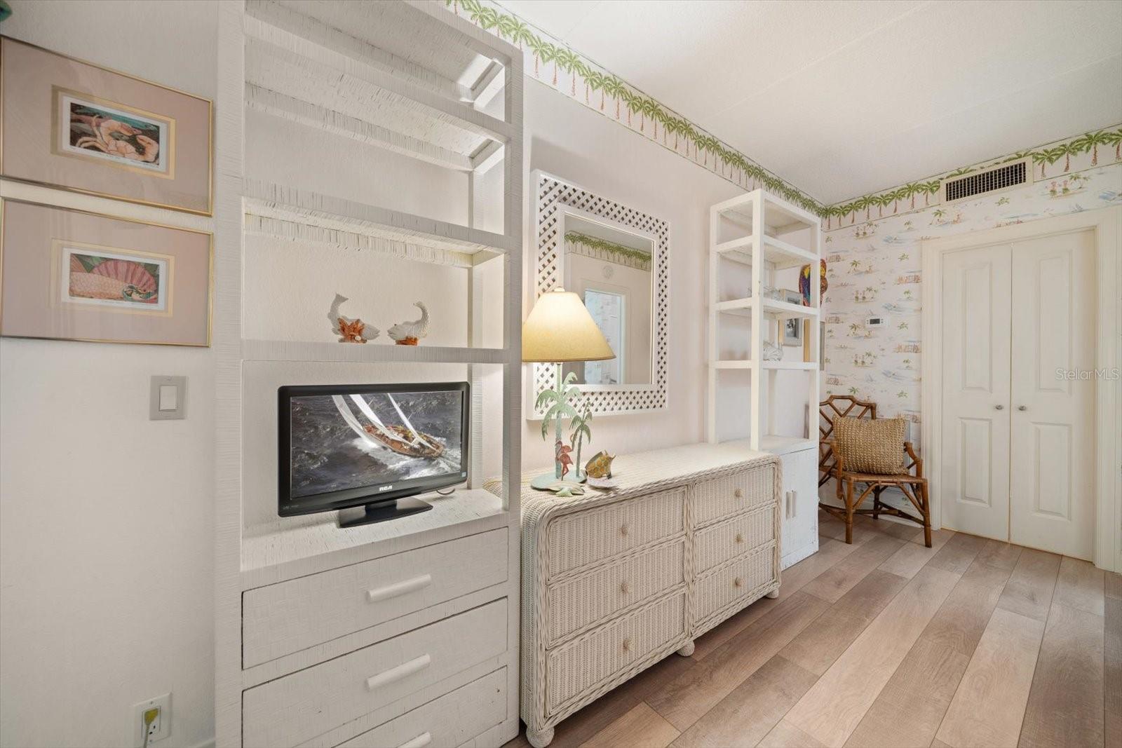 Listing photo id 40 for 2300 Gulf Boulevard D1