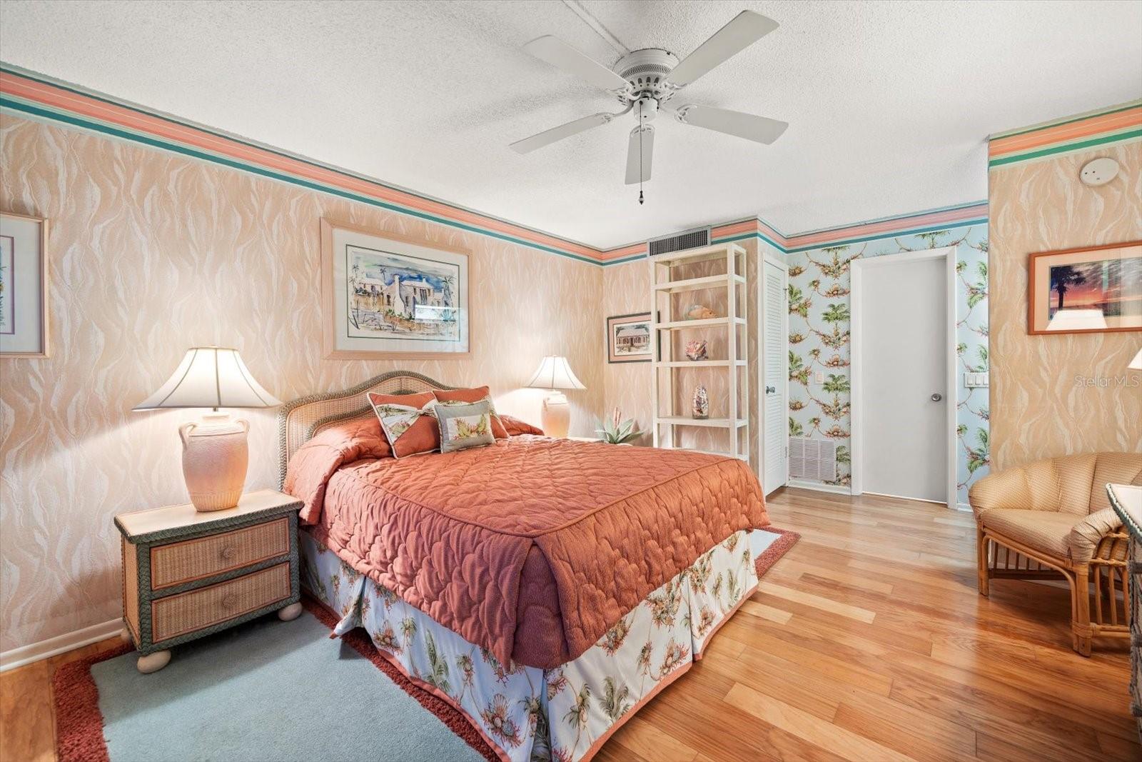 Listing photo id 45 for 2300 Gulf Boulevard D1