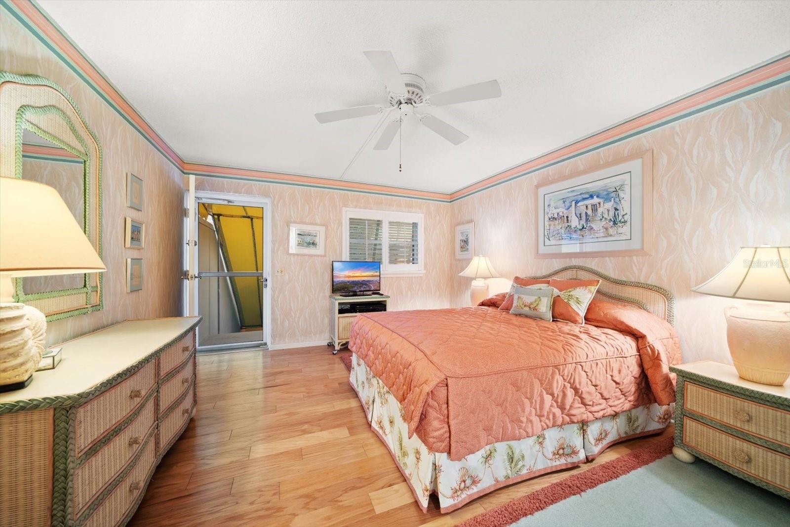 Listing photo id 47 for 2300 Gulf Boulevard D1