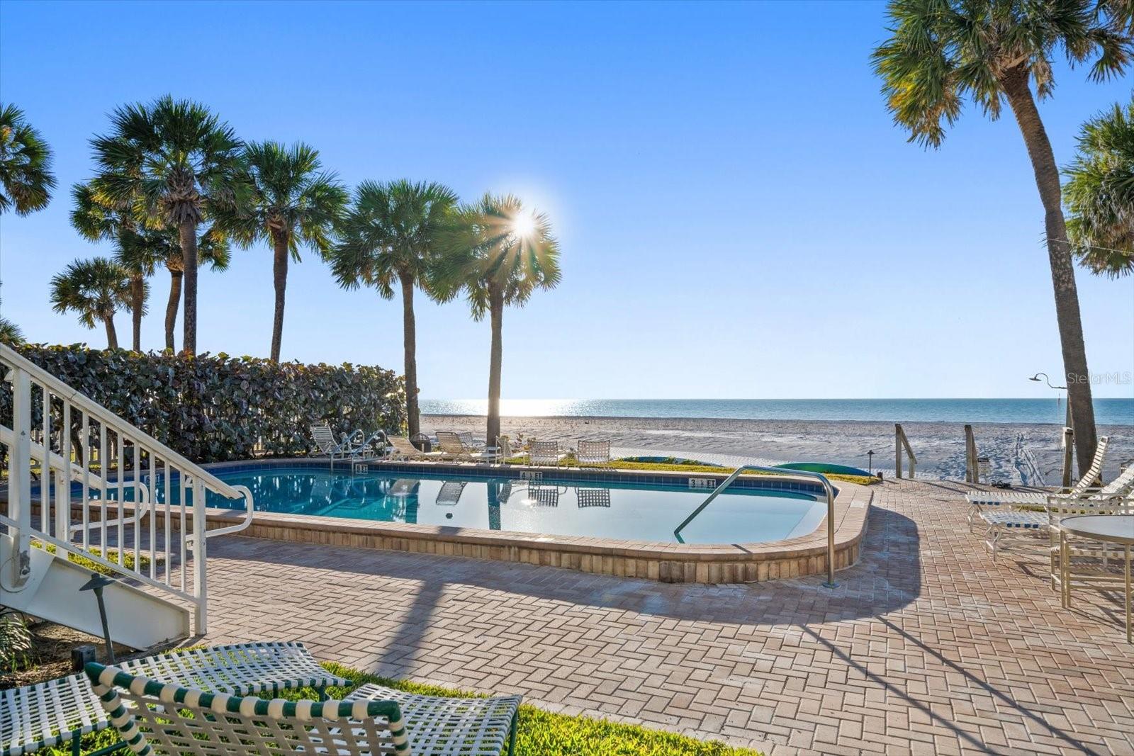 Listing photo id 3 for 2300 Gulf Boulevard D1