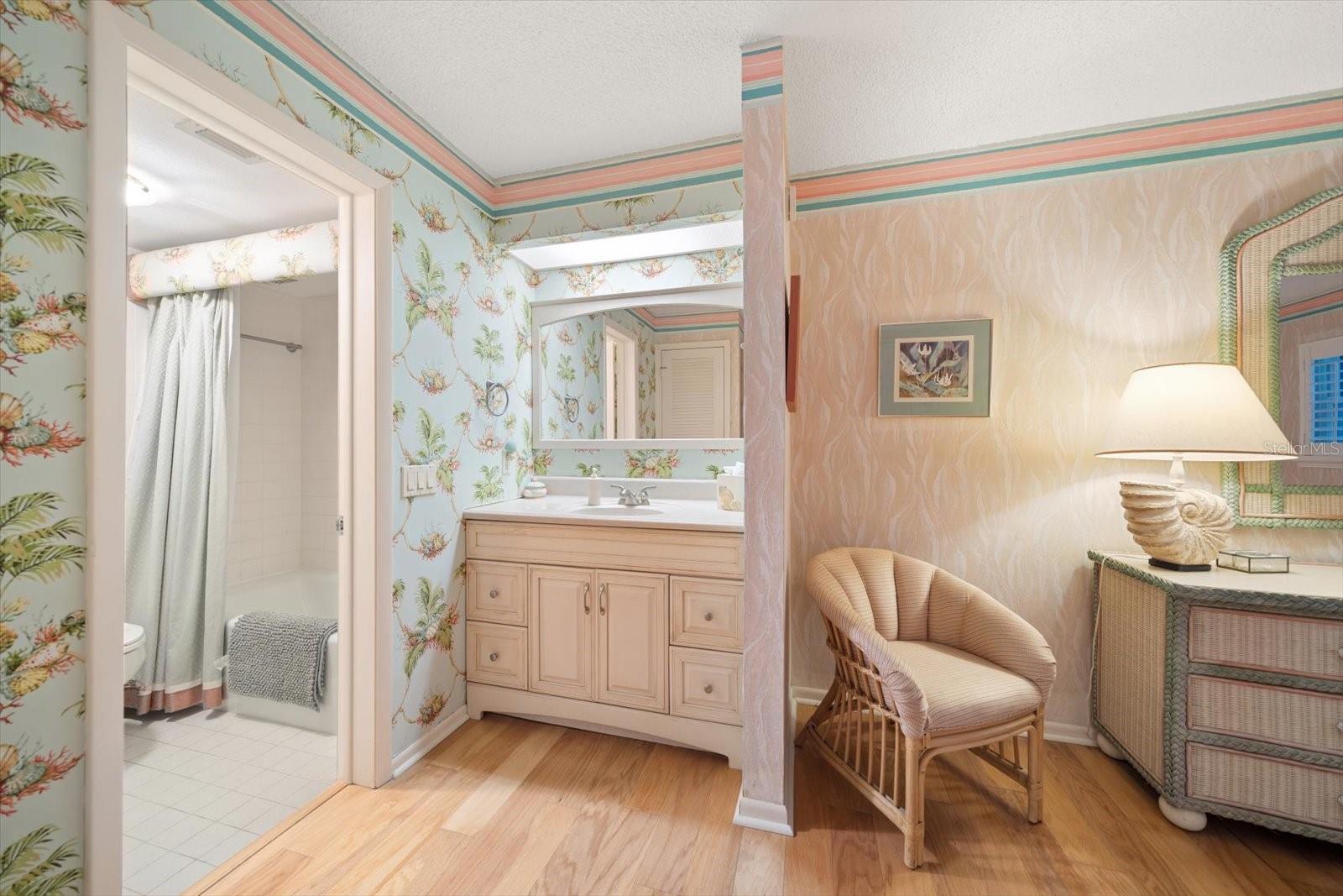 Listing photo id 48 for 2300 Gulf Boulevard D1