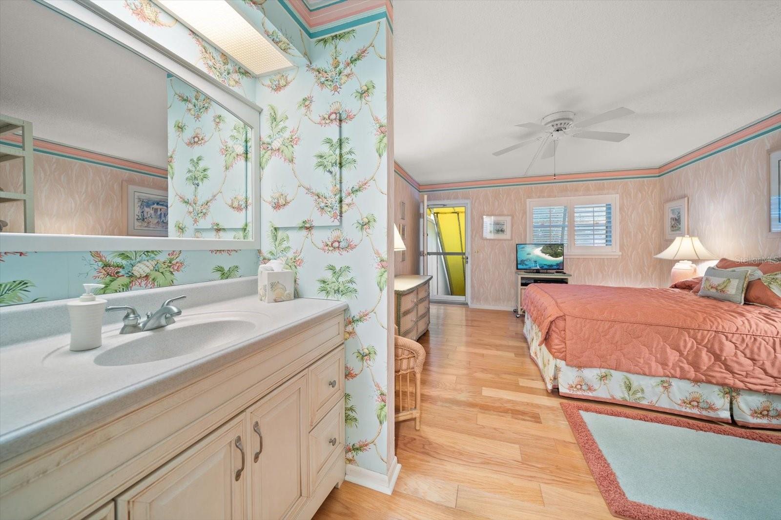 Listing photo id 49 for 2300 Gulf Boulevard D1