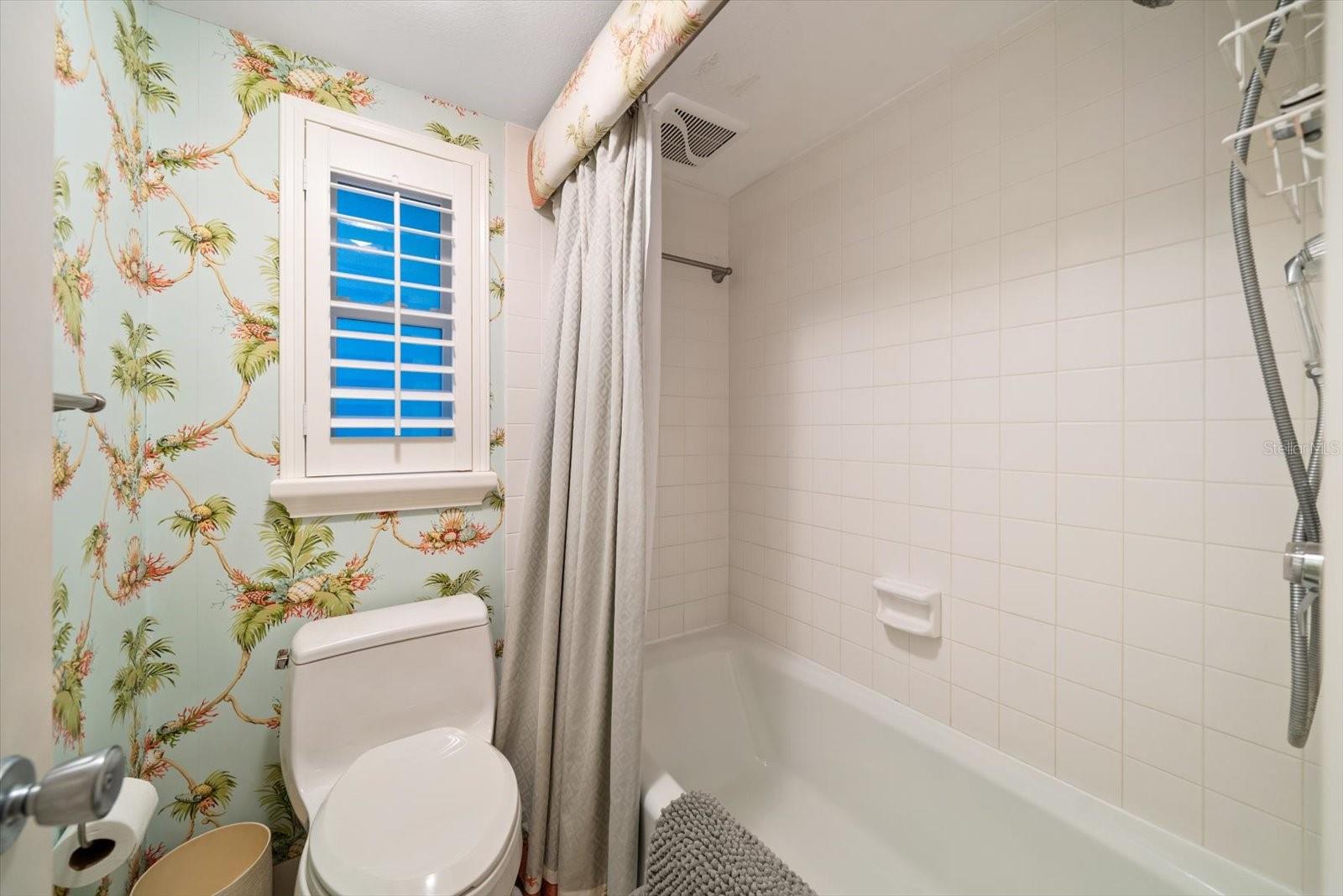 Listing photo id 51 for 2300 Gulf Boulevard D1