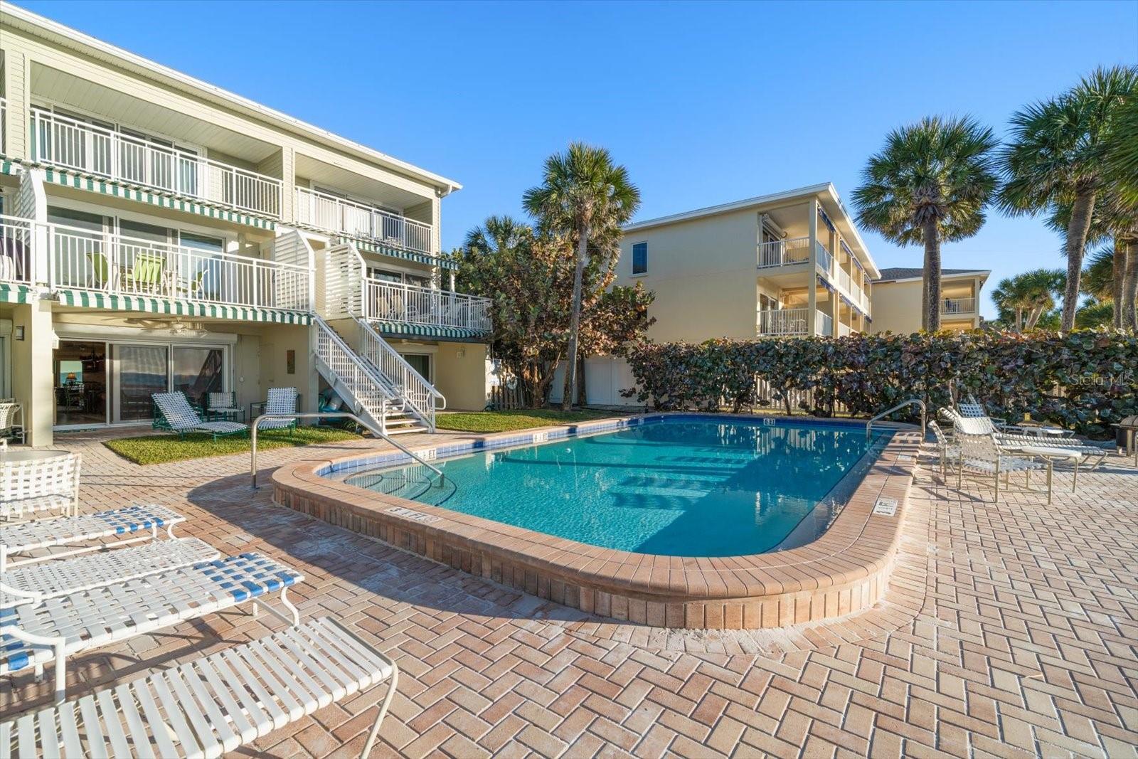 Listing photo id 61 for 2300 Gulf Boulevard D1