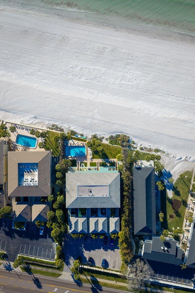 Listing photo id 63 for 2300 Gulf Boulevard D1