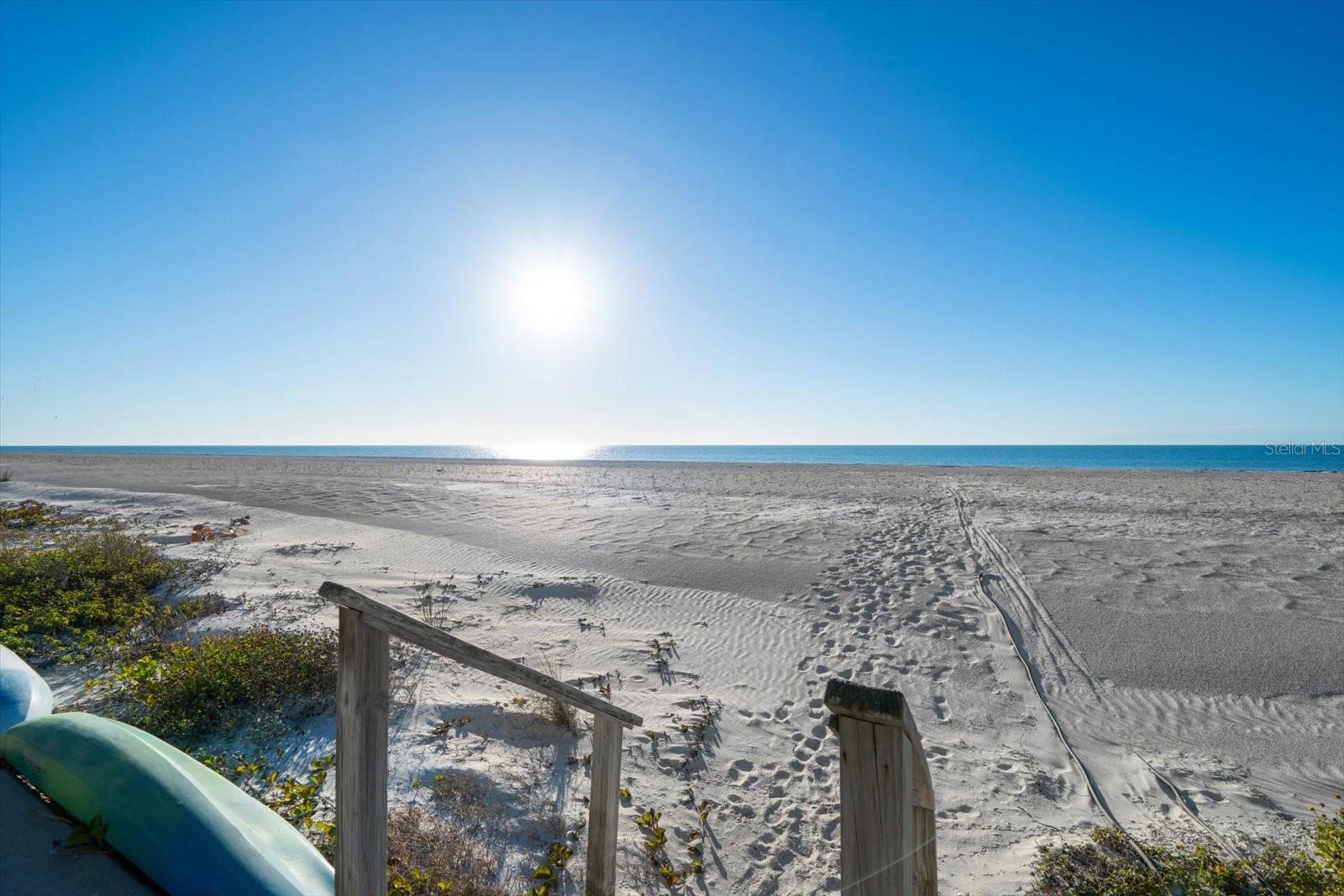 Listing photo id 66 for 2300 Gulf Boulevard D1