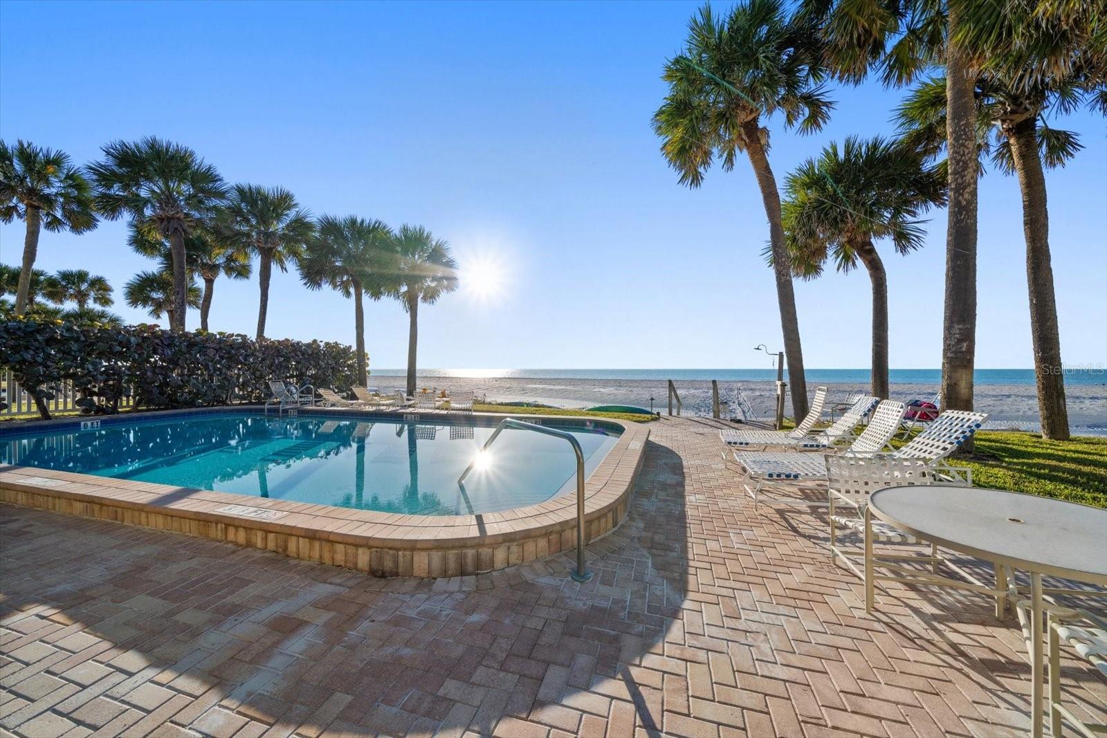 Listing photo id 67 for 2300 Gulf Boulevard D1