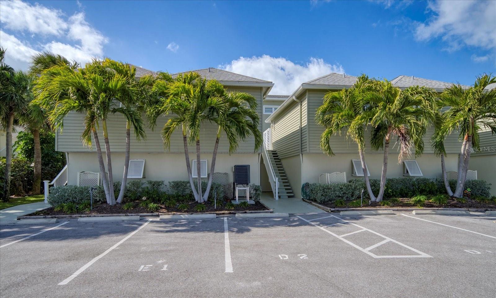 Listing photo id 71 for 2300 Gulf Boulevard D1