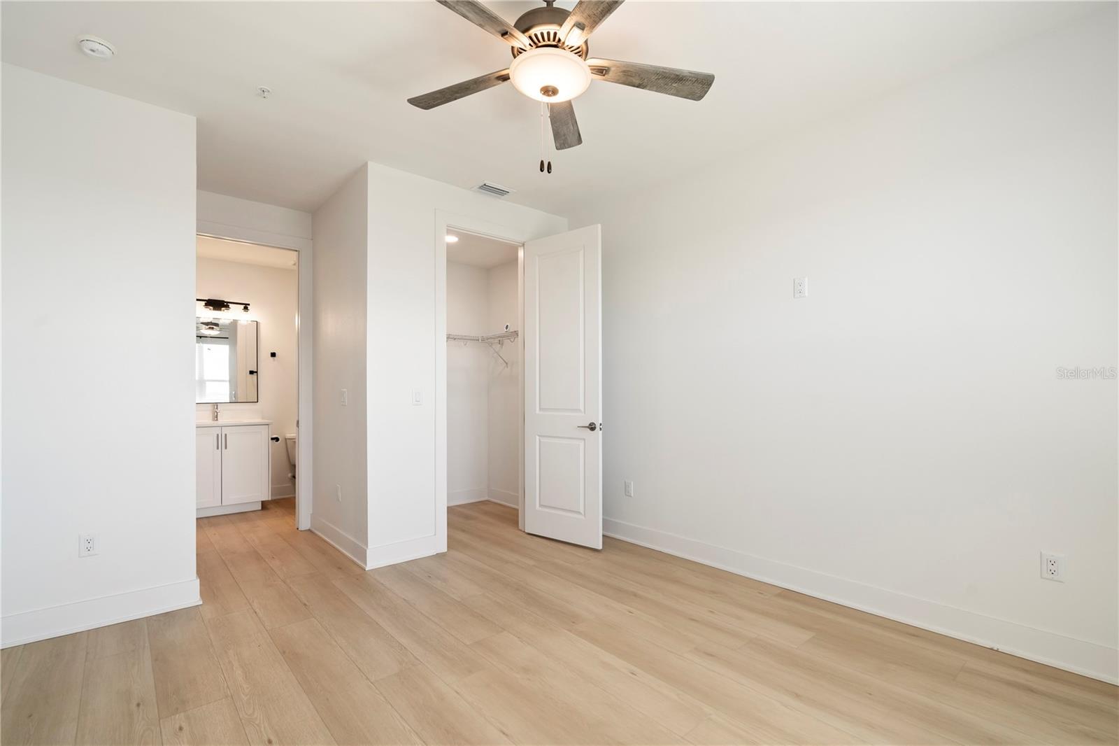 Image 52 of 76 For 400 150th Avenue 501