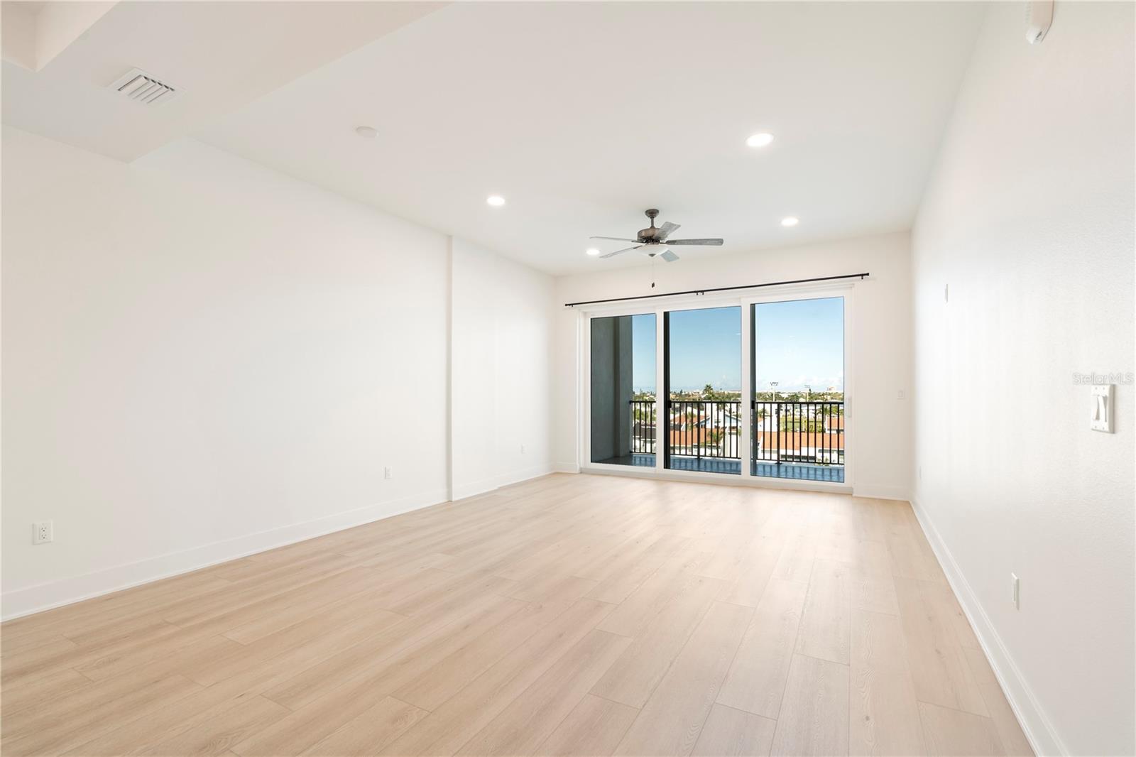 Image 54 of 76 For 400 150th Avenue 501