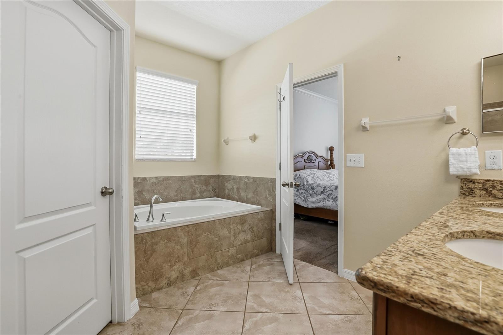 Image 17 of 31 For 2444 Dakota Rock Drive