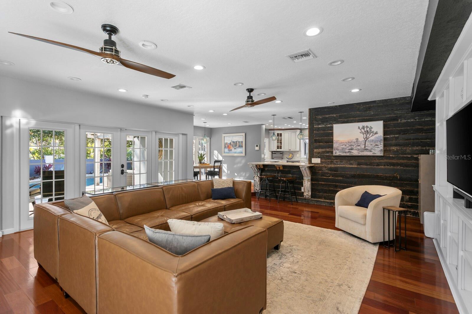 Image 21 of 99 For 10402 Oakbrook Drive