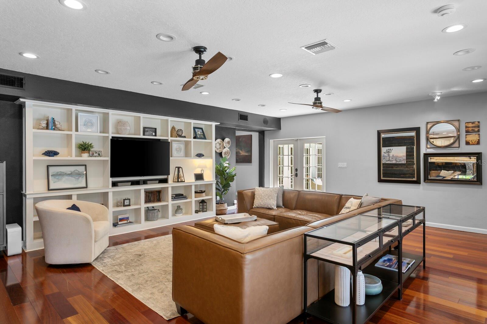 Image 24 of 99 For 10402 Oakbrook Drive