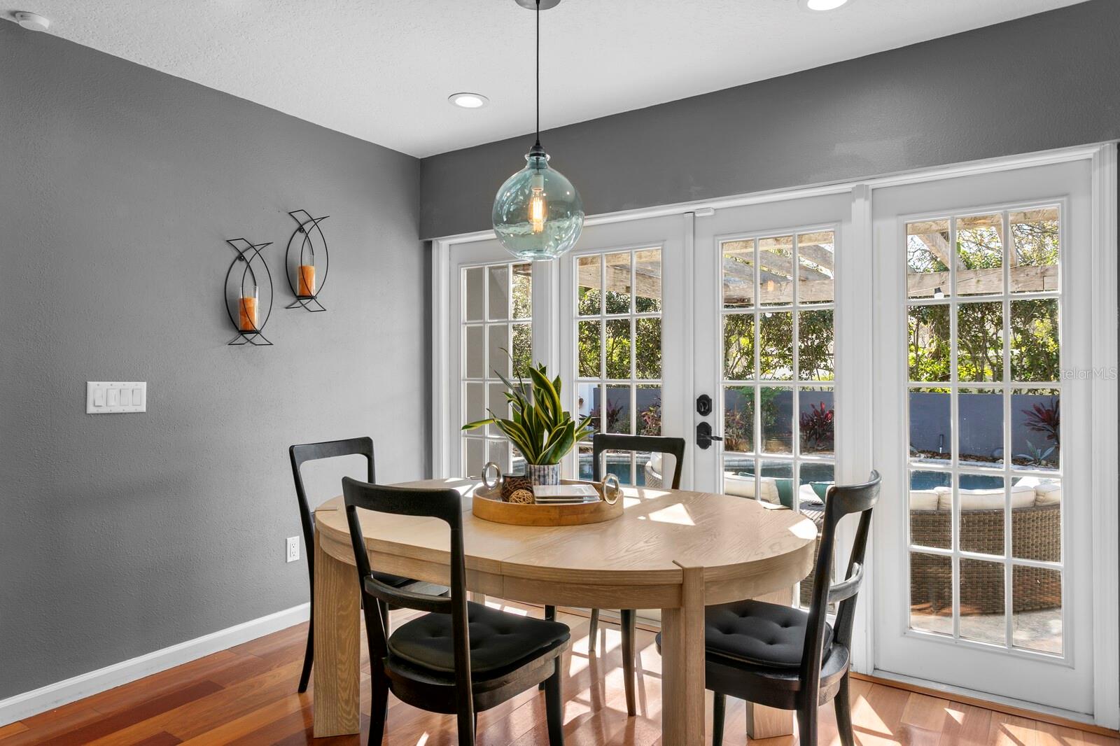 Image 28 of 99 For 10402 Oakbrook Drive