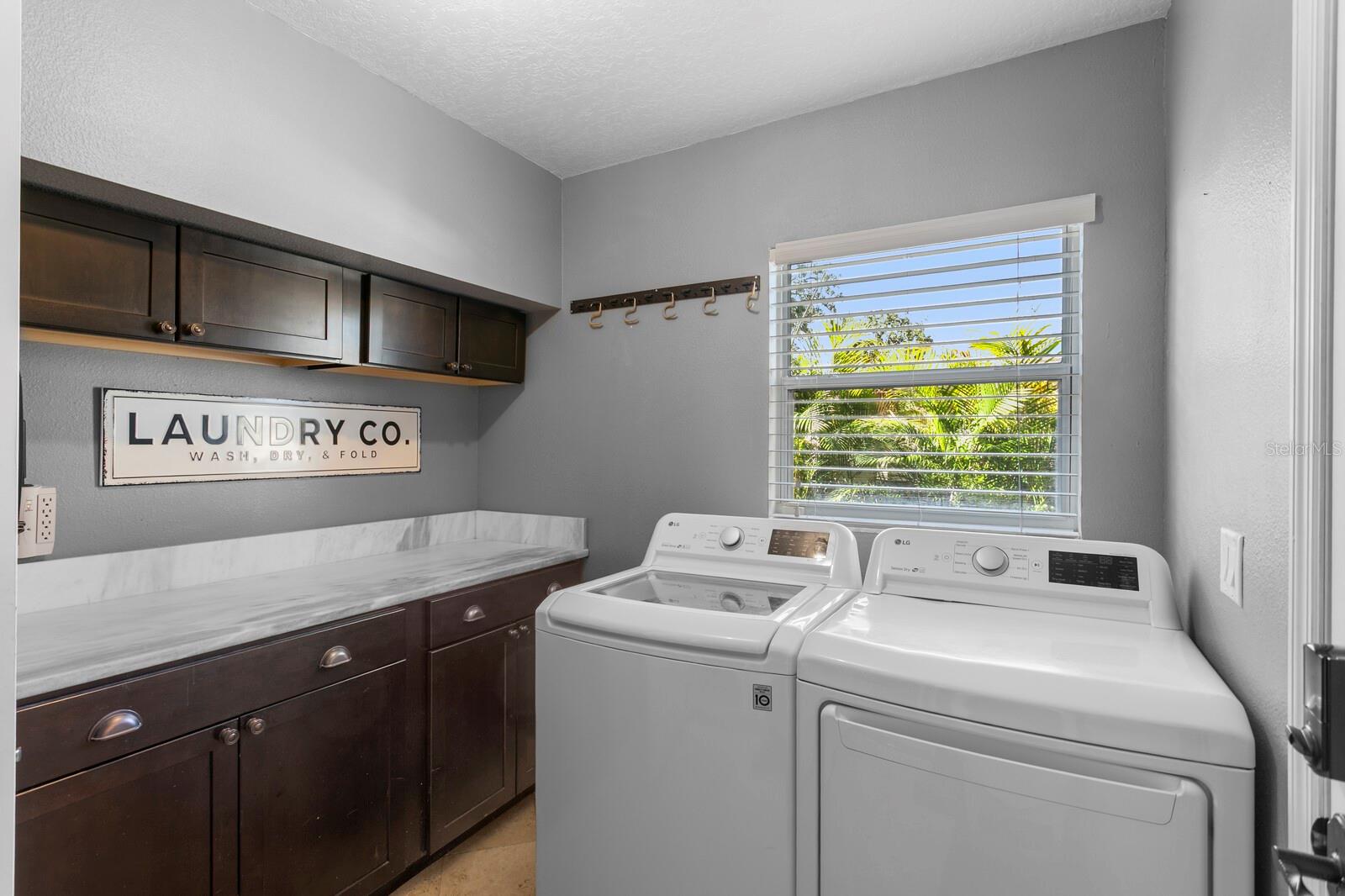 Image 37 of 99 For 10402 Oakbrook Drive